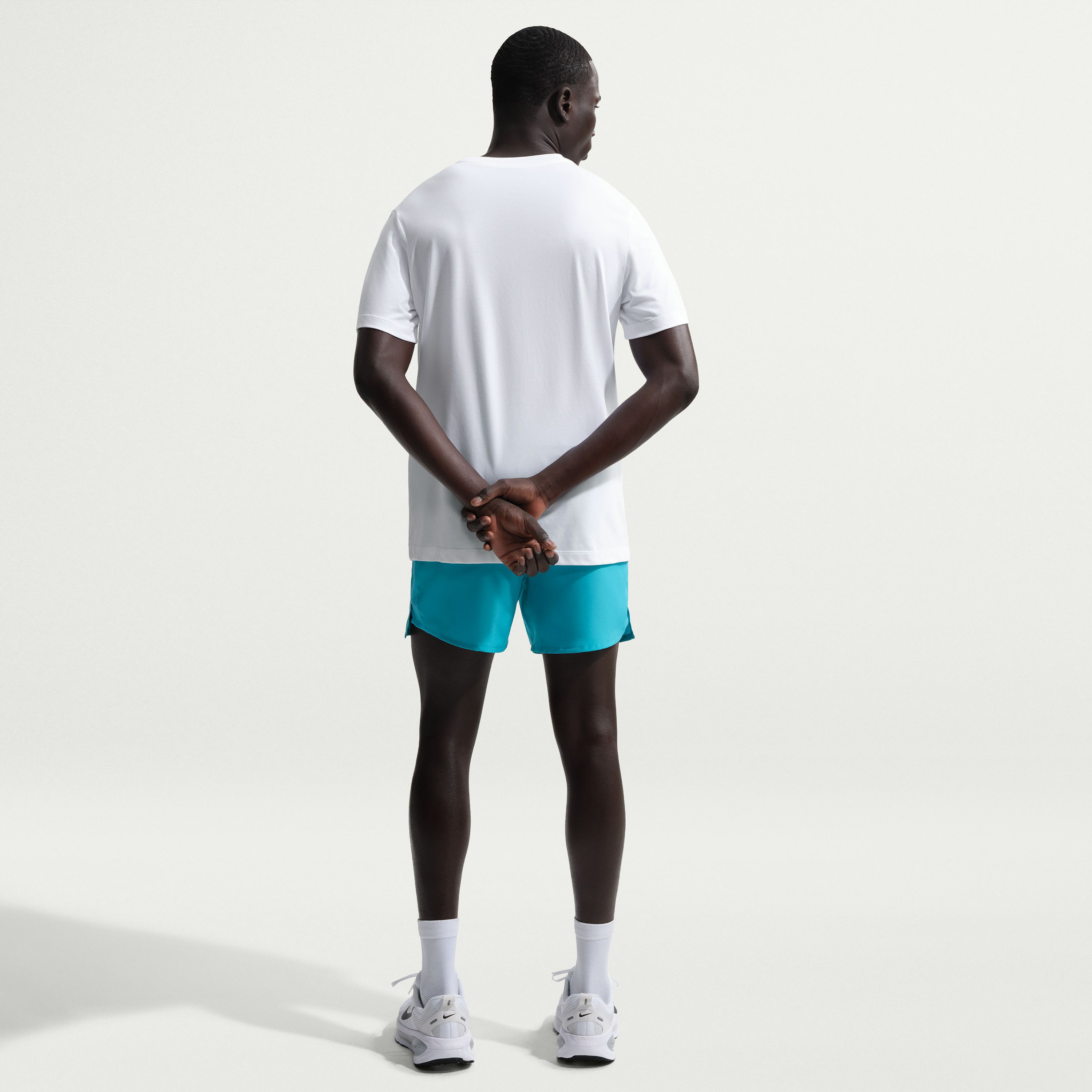 نايكي- تيشيرت جري رجالي بتقنية دراي-فت سووش NKIH4238 | OE-men-clothing-sportswearandactivewear-tshirtsandpolos-image-16