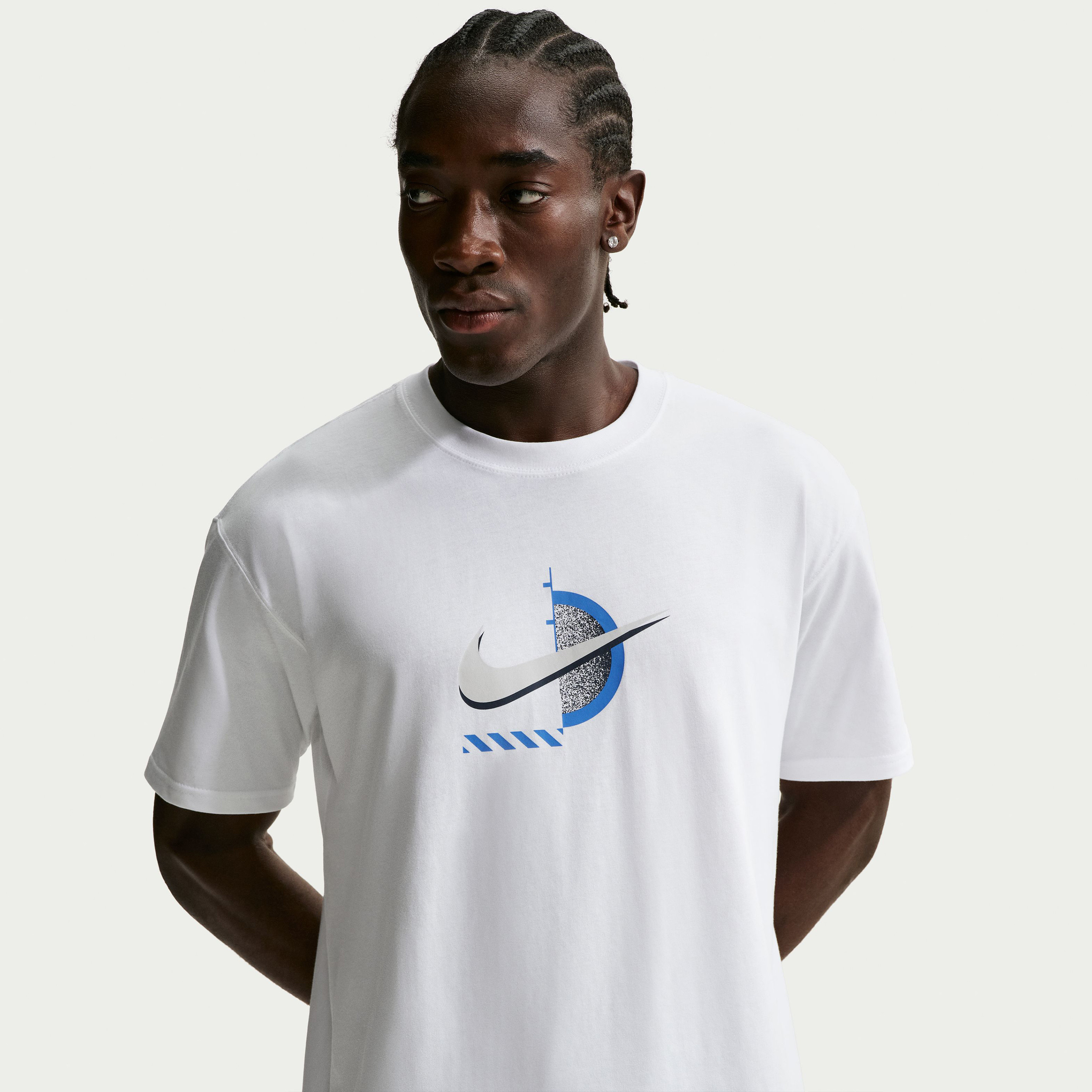 Nike Men's Club F1 Short Sleeve T-Shirt-men-clothing-sportswearandactivewear-tshirtsandpolos-image-3