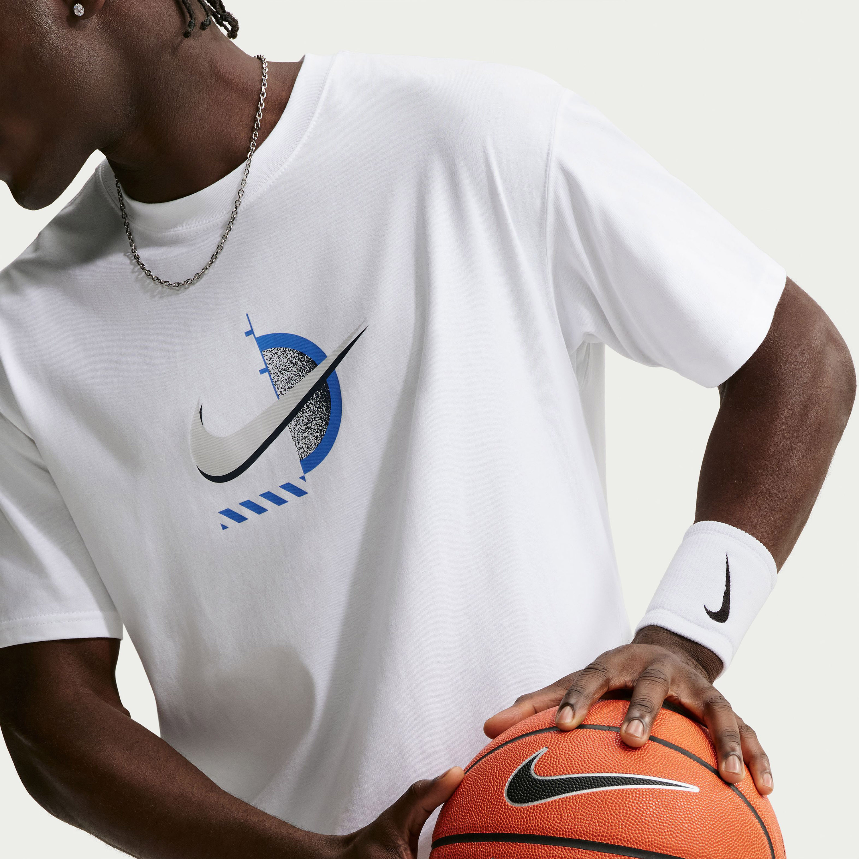 Nike Men's Club F1 Short Sleeve T-Shirt-men-clothing-sportswearandactivewear-tshirtsandpolos-image-6