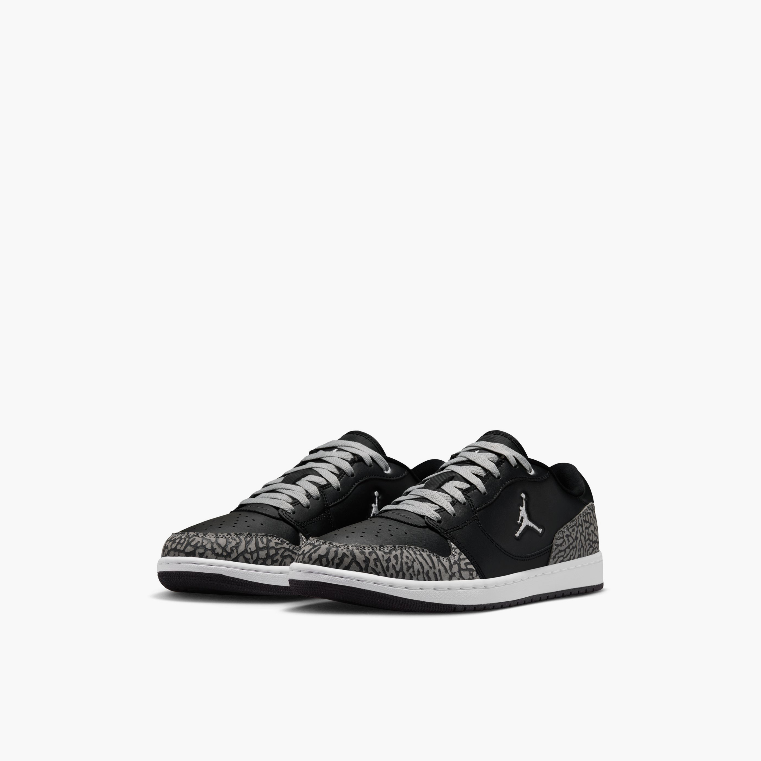 Nike Men's JORDAN COURT CONNECT LOW SE Lace-Up Low-Ankle Sneakers-sports-men-shoes-image-3