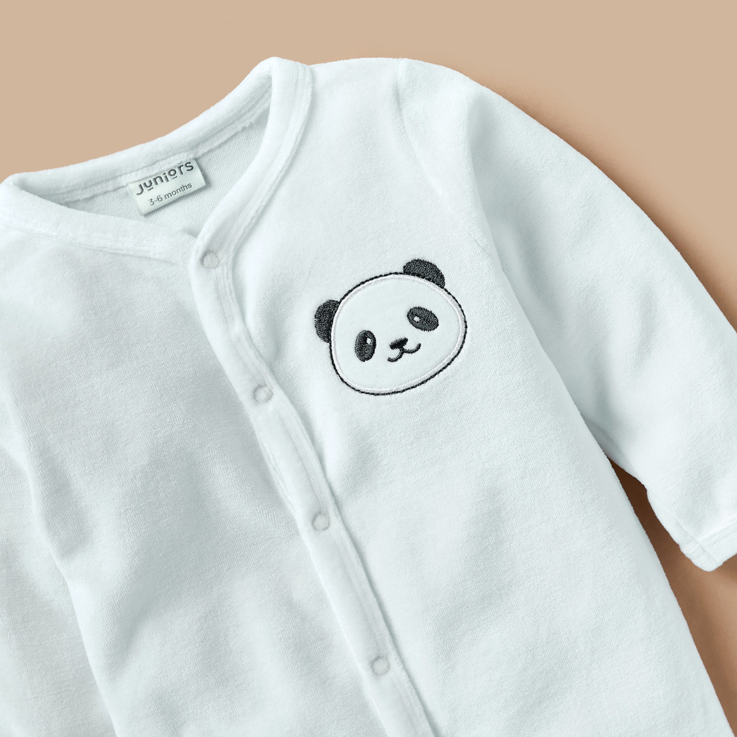 بدلة نوم مغلقة القدمين بأزرار إغلاق وزخارف باندا من جونيورز-baby-girls-clothing-nightwear-sleepsuits-image-3