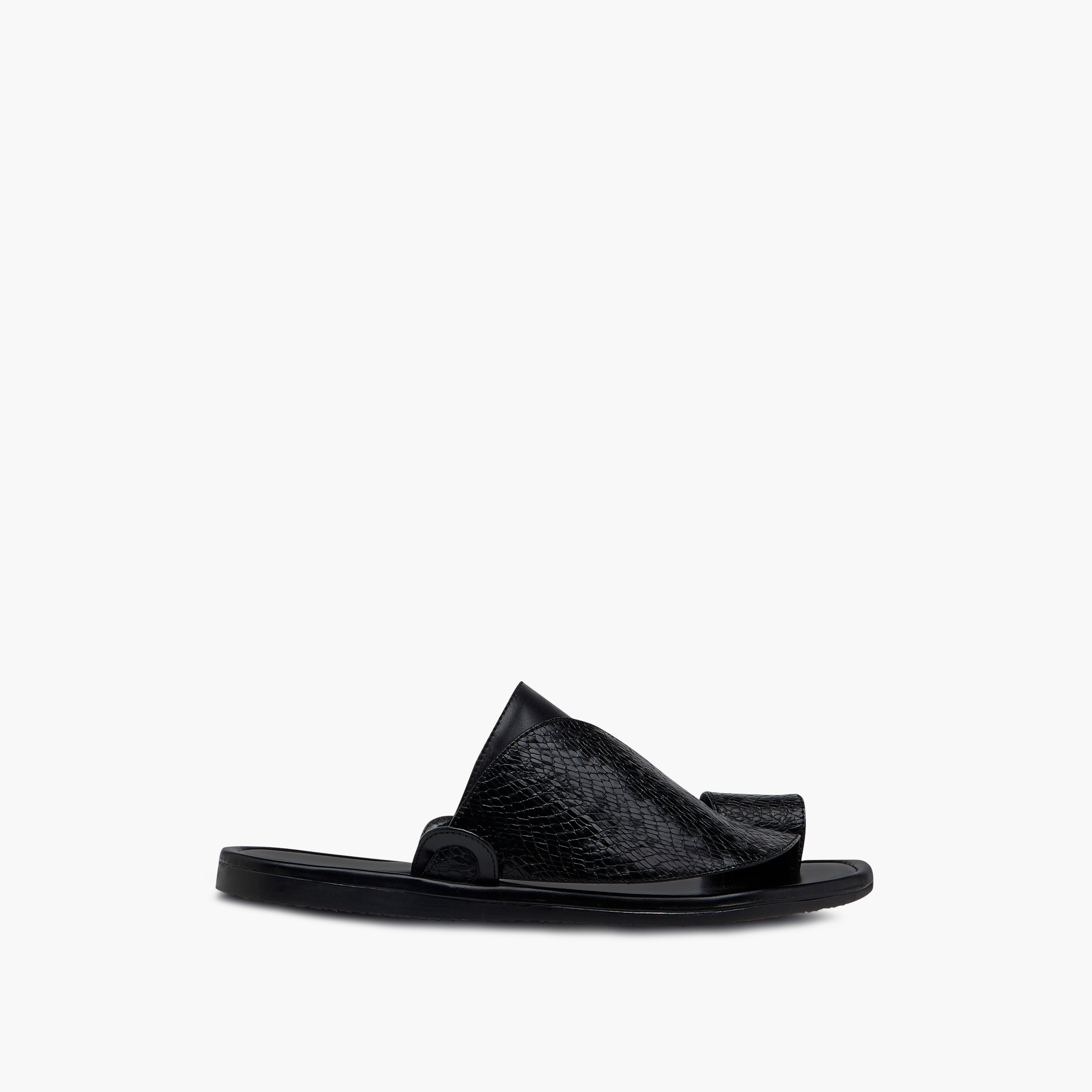 LBL by Shoexpress Textured Slip-On Arabic Sandals with Toe Loop Detail-men-shoes-sandals-image-2