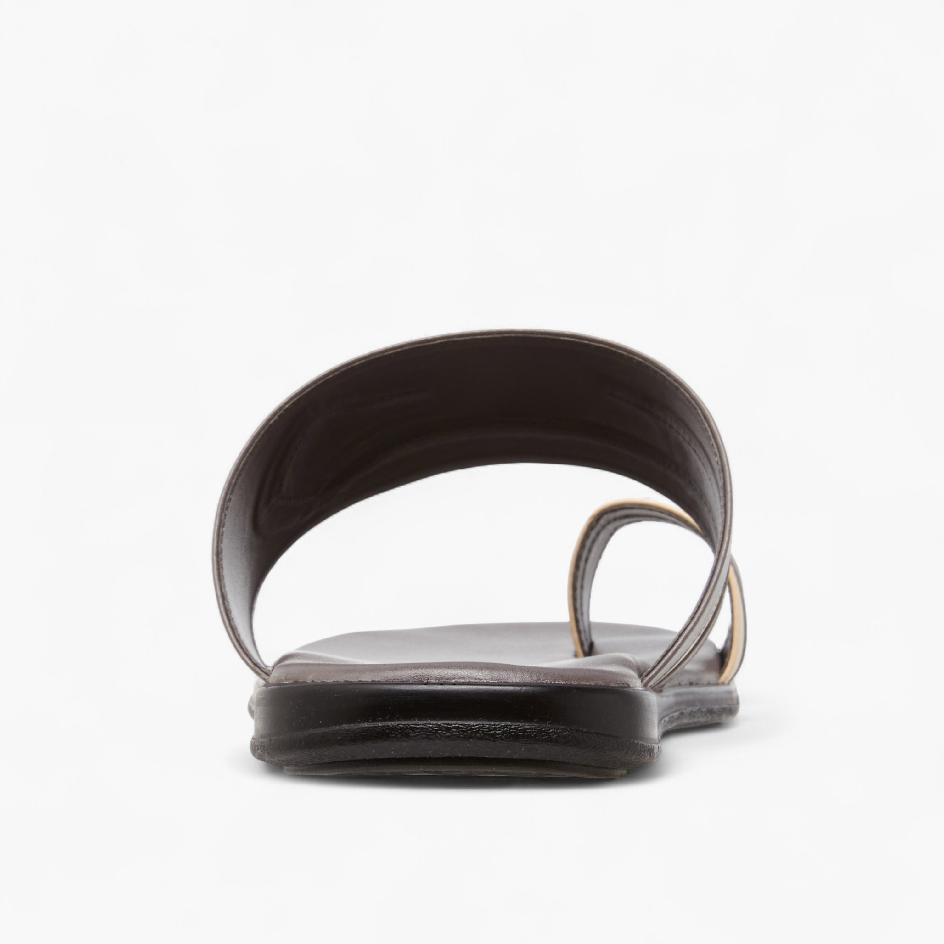 صندل عربي بتفاصيل حلقة إصبع وبقوالب ملونة للرجال من الواحة-men-shoes-sandals-image-5