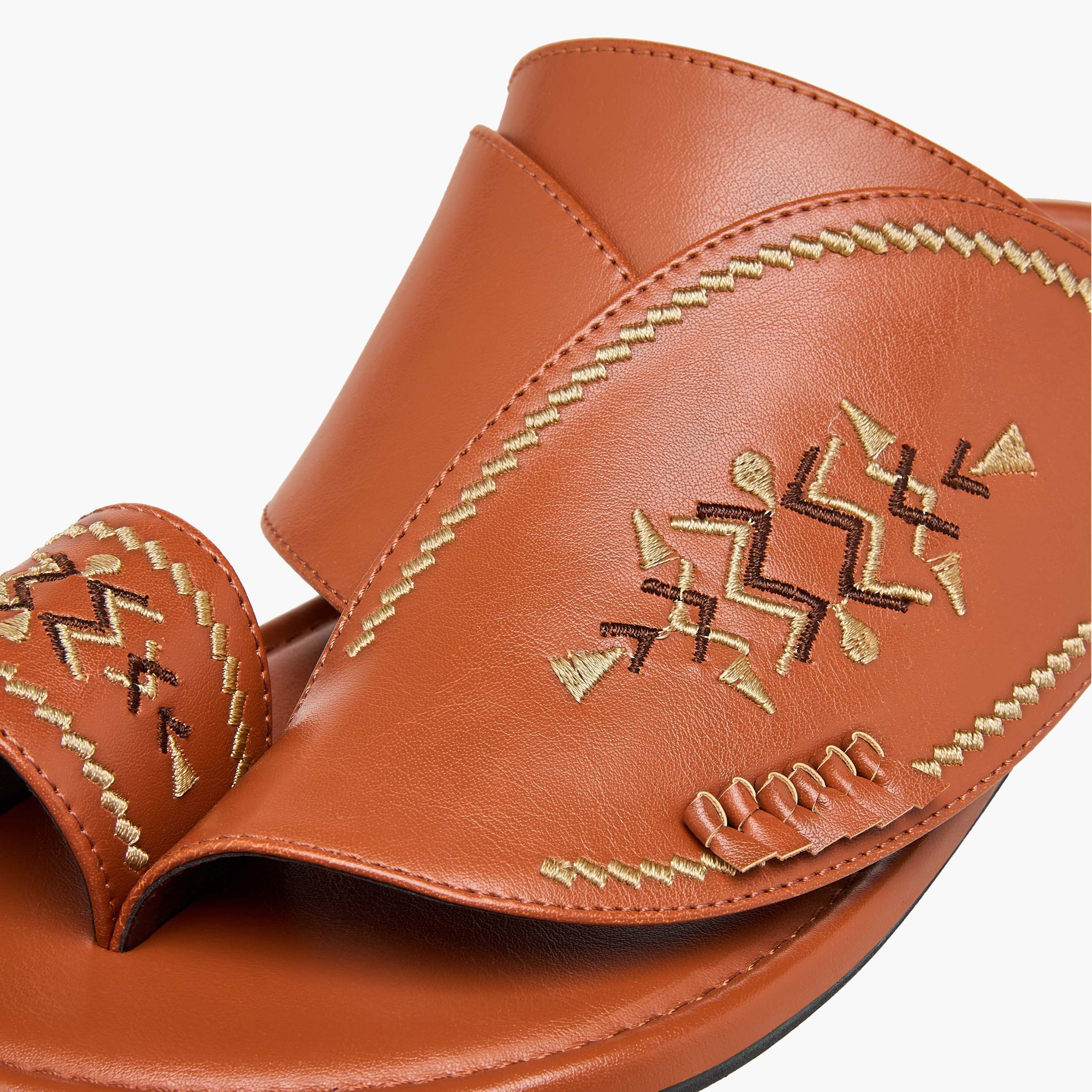 صندل عربي مطرز سهل الارتداء من الواحة-men-shoes-sandals-image-4