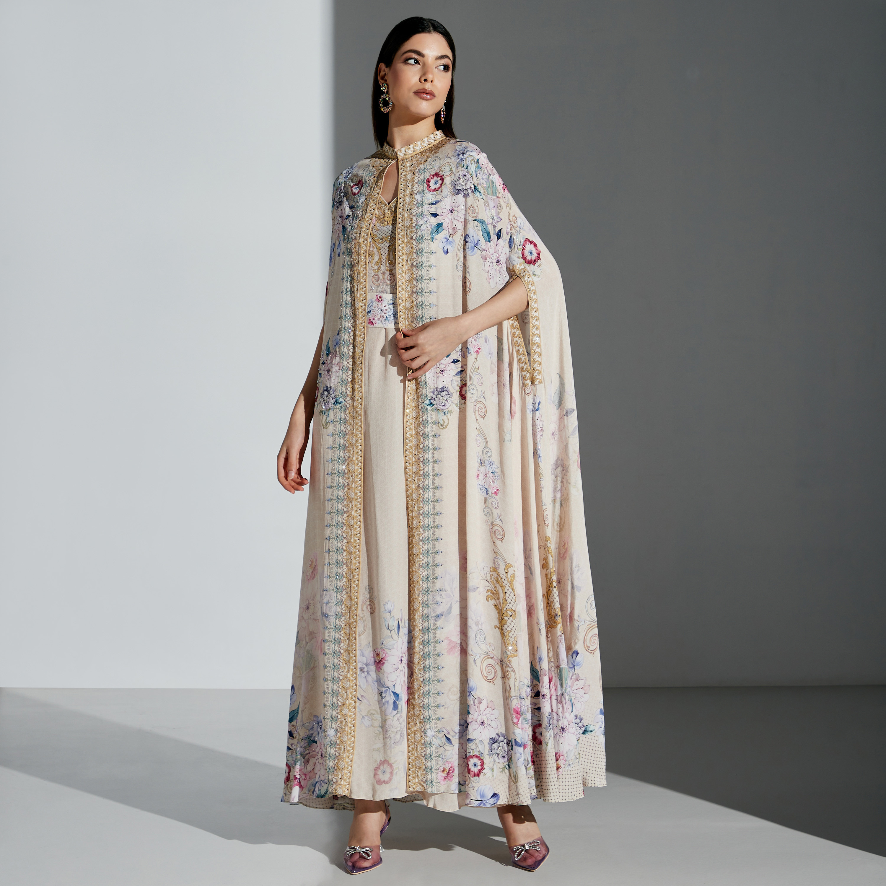 فستان طويل بطبعات وتفاصيل مزخرفة - قطعتين من نيرامايا-women-arabicclothing-kaftan-image-4