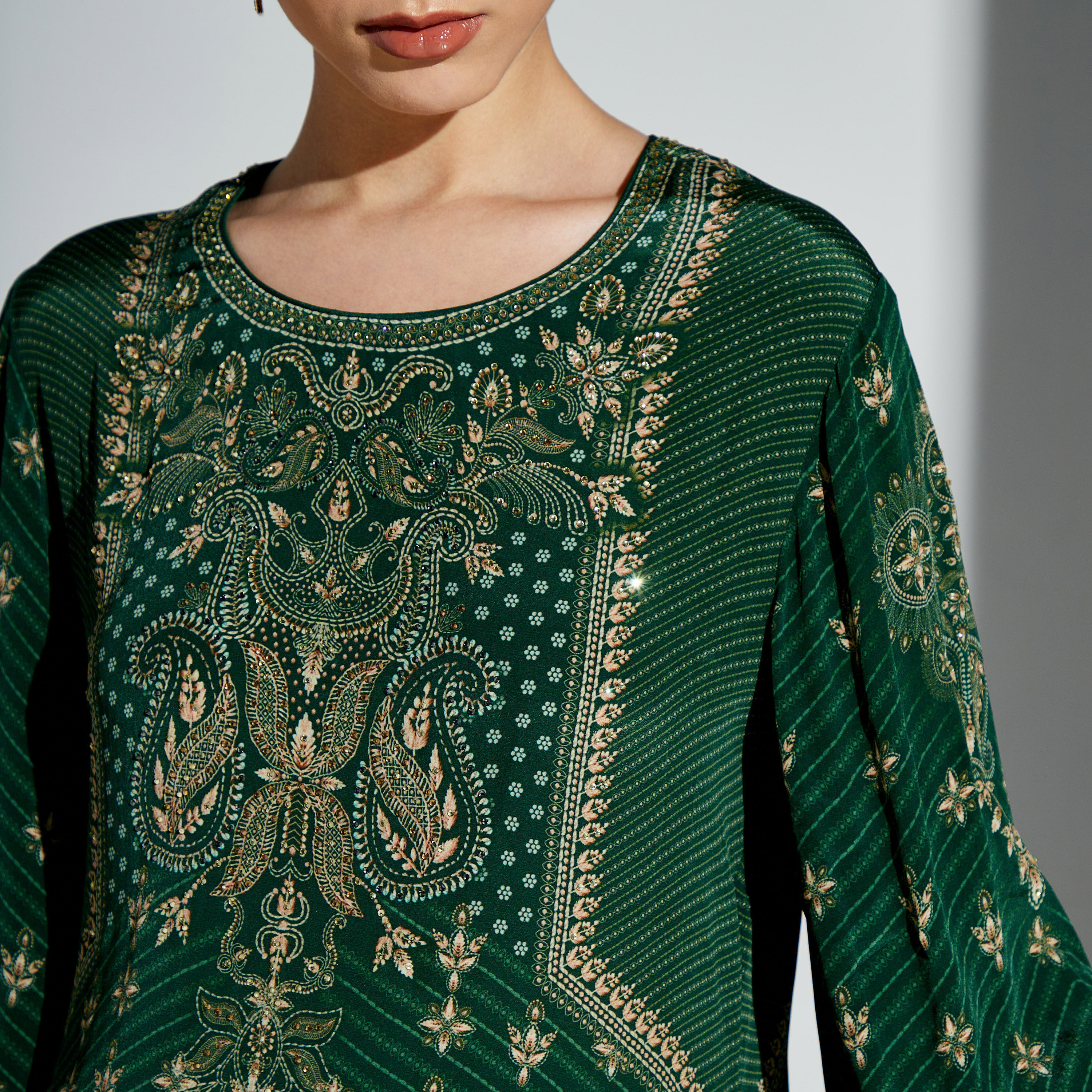 قفطان بياقة مستديرة وطبعات من نيرامايا-women-arabicclothing-kaftan-image-3