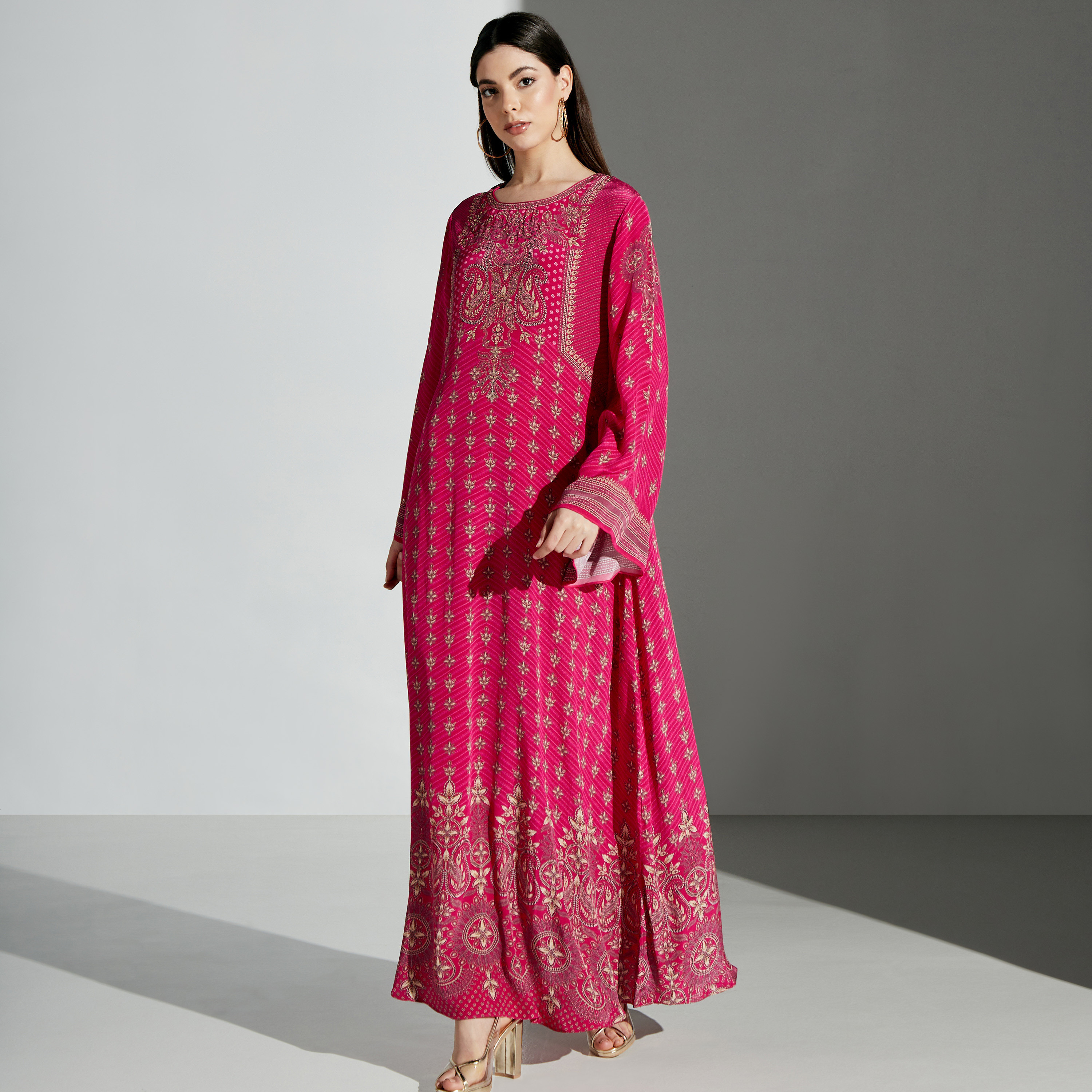 قفطان بياقة مستديرة وطبعات من نيرامايا-women-arabicclothing-kaftan-image-9
