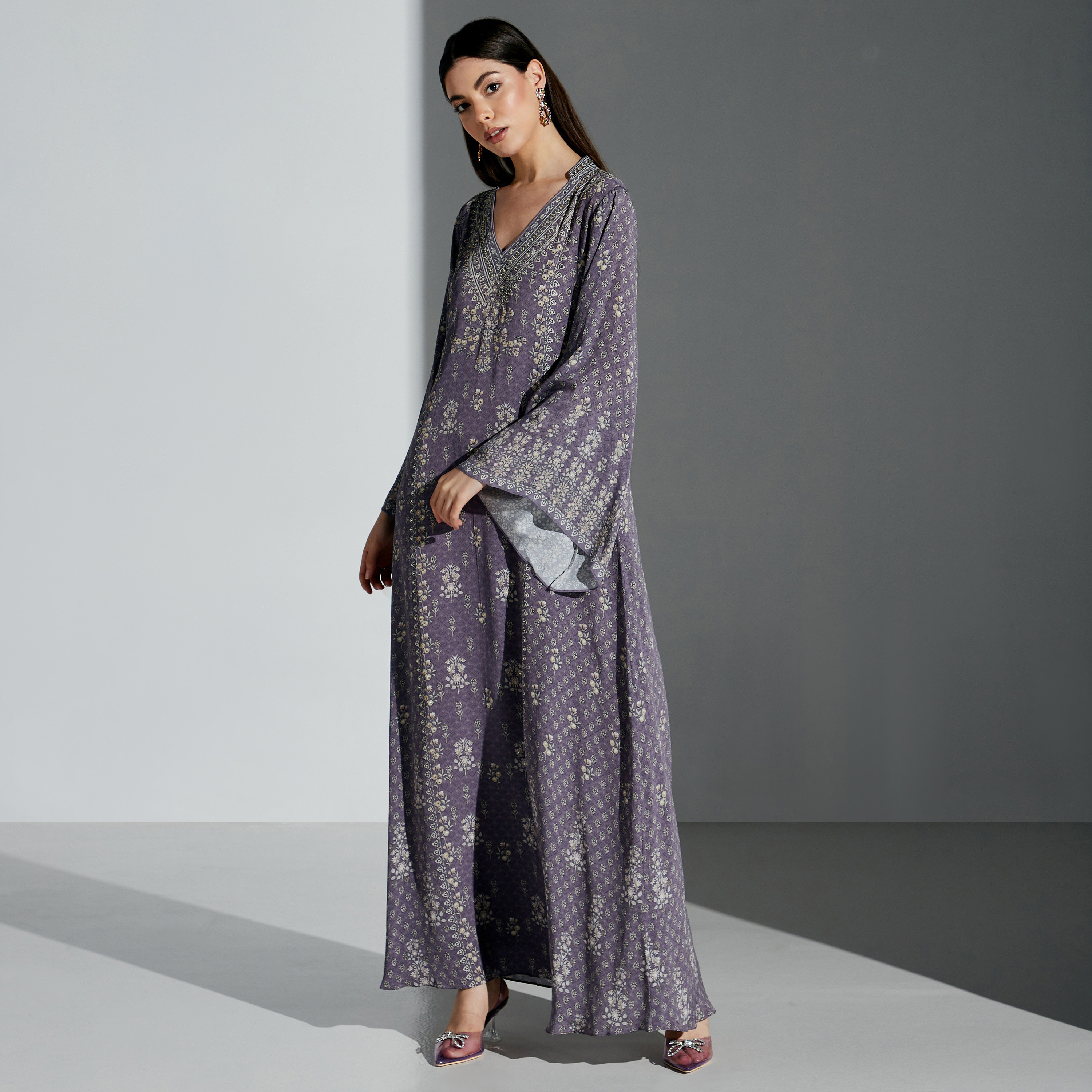 قفطان بياقة v وطبعات من نيرامايا-women-arabicclothing-kaftan-image-5