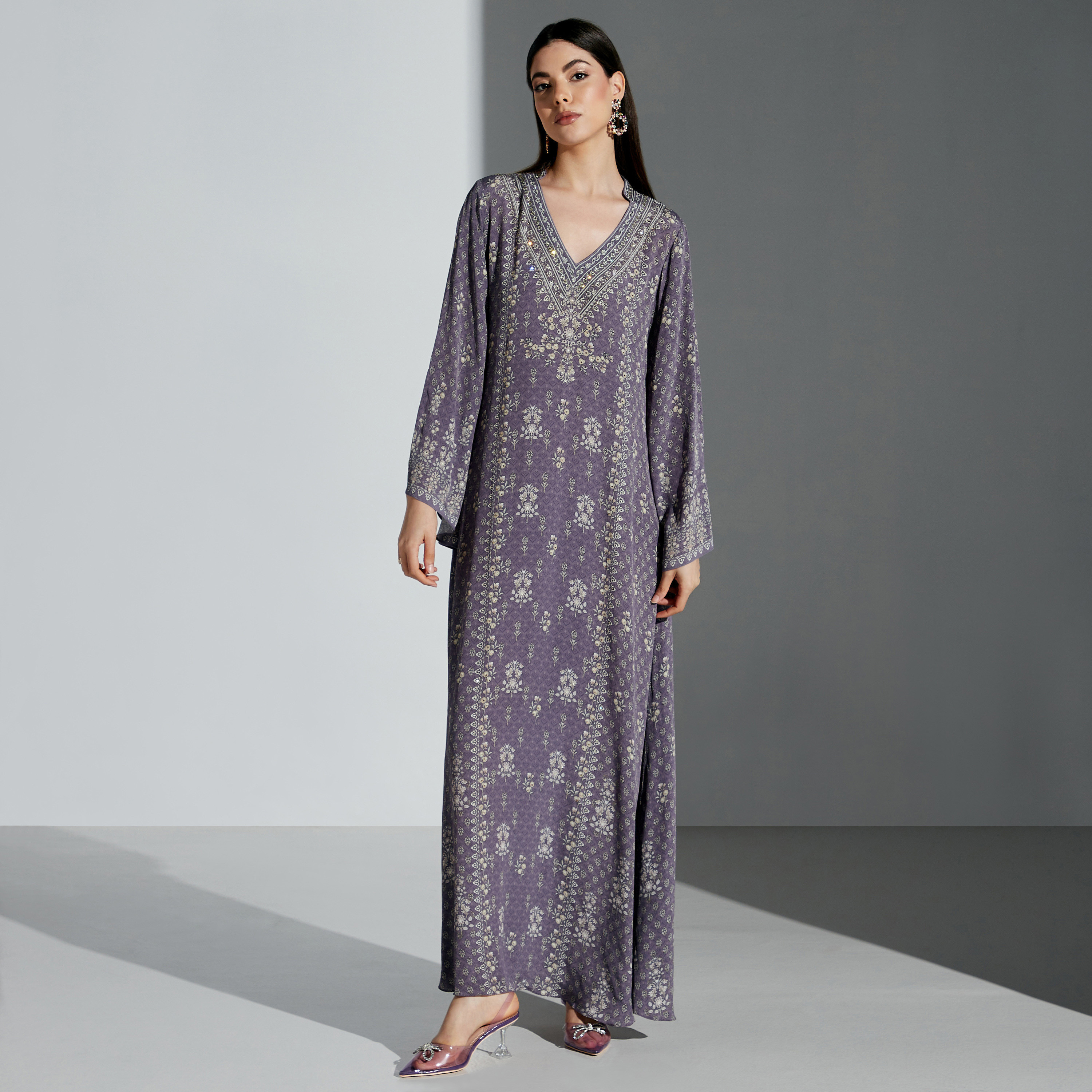قفطان بياقة v وطبعات من نيرامايا-women-arabicclothing-kaftan-image-2