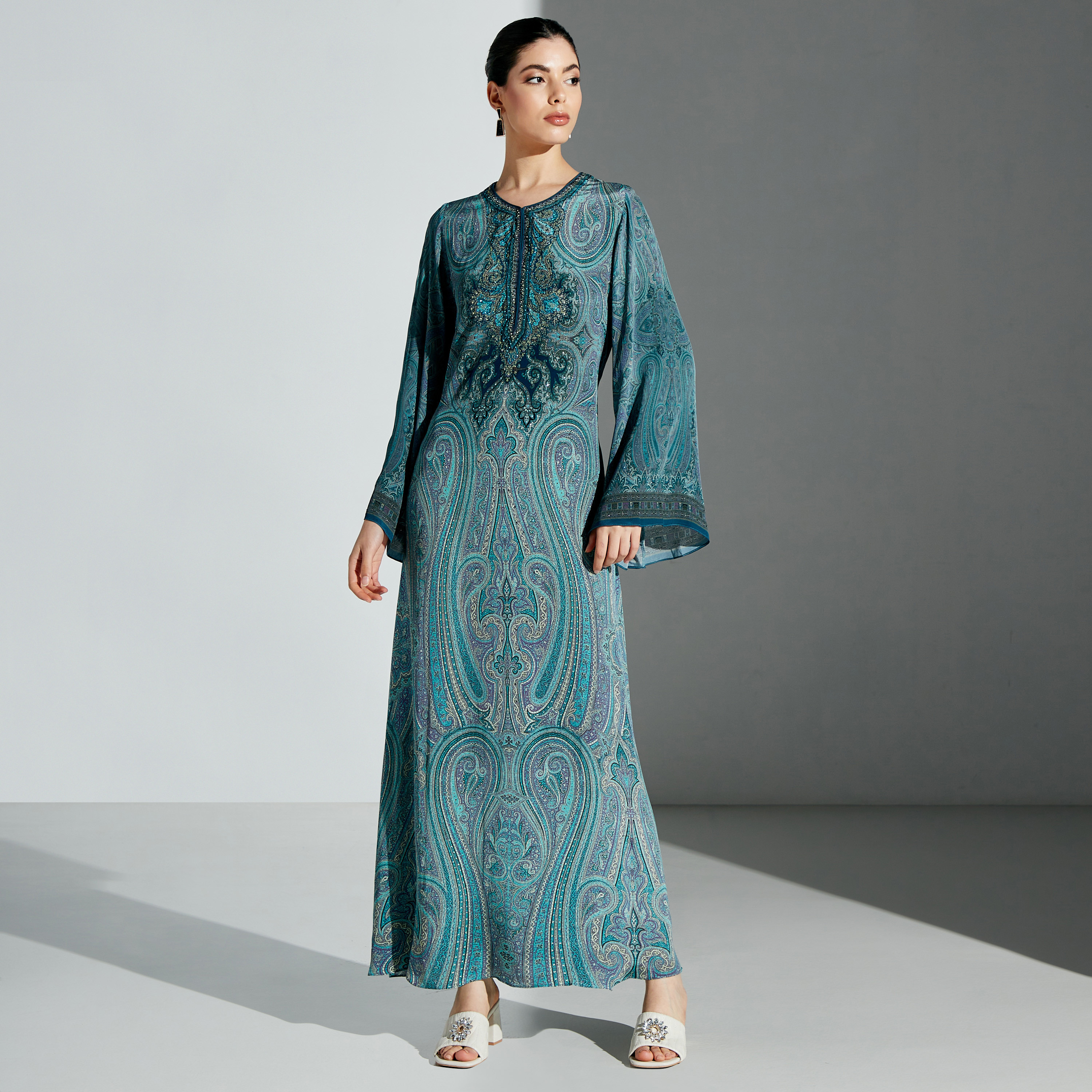 فستان طويل بأكمام طويلة وطبعات من نيرامايا-women-arabicclothing-kaftan-image-5