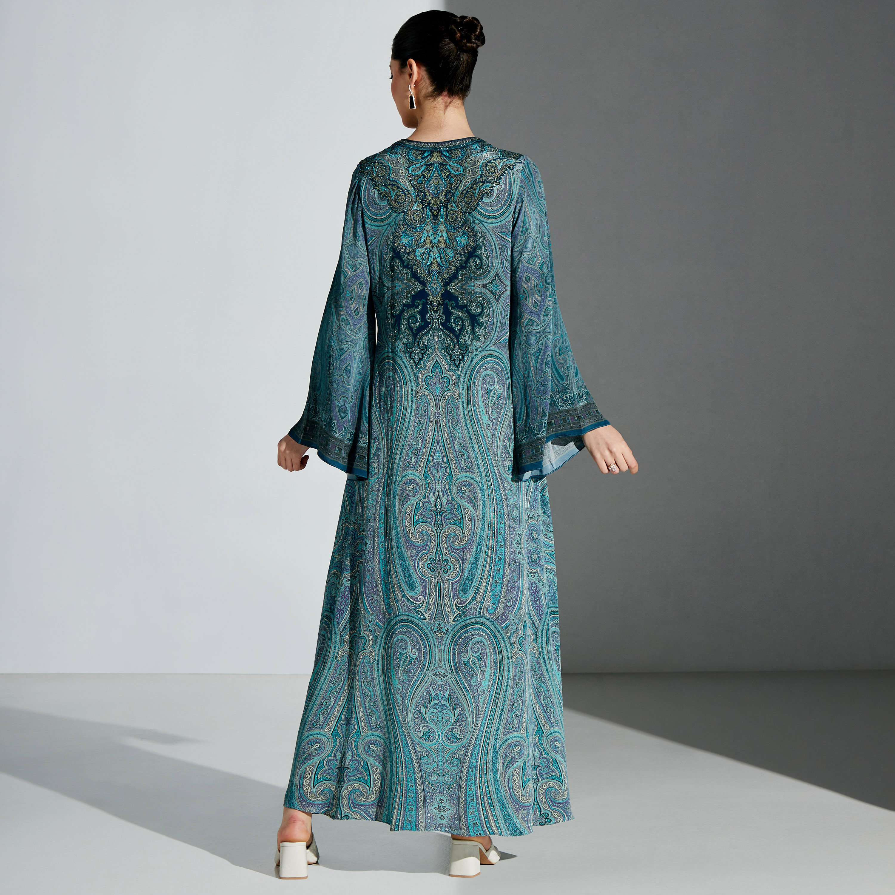 فستان طويل بأكمام طويلة وطبعات من نيرامايا-women-arabicclothing-kaftan-image-1