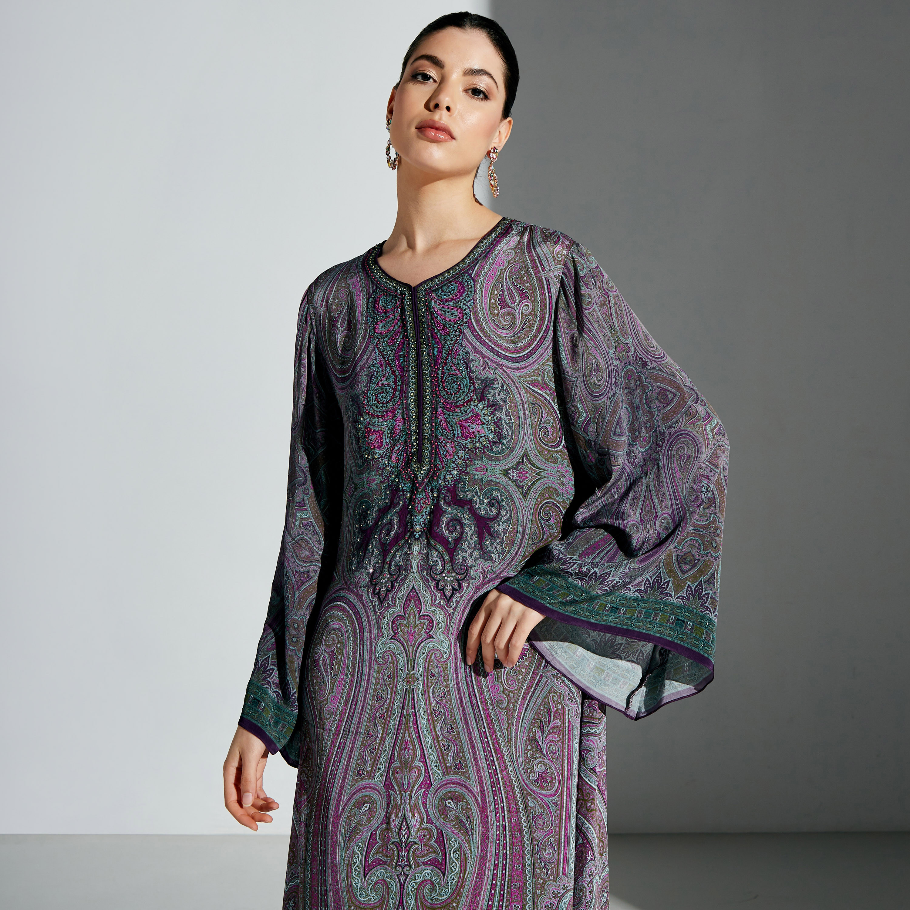 فستان طويل بأكمام طويلة وطبعات من نيرامايا-women-arabicclothing-kaftan-image-9