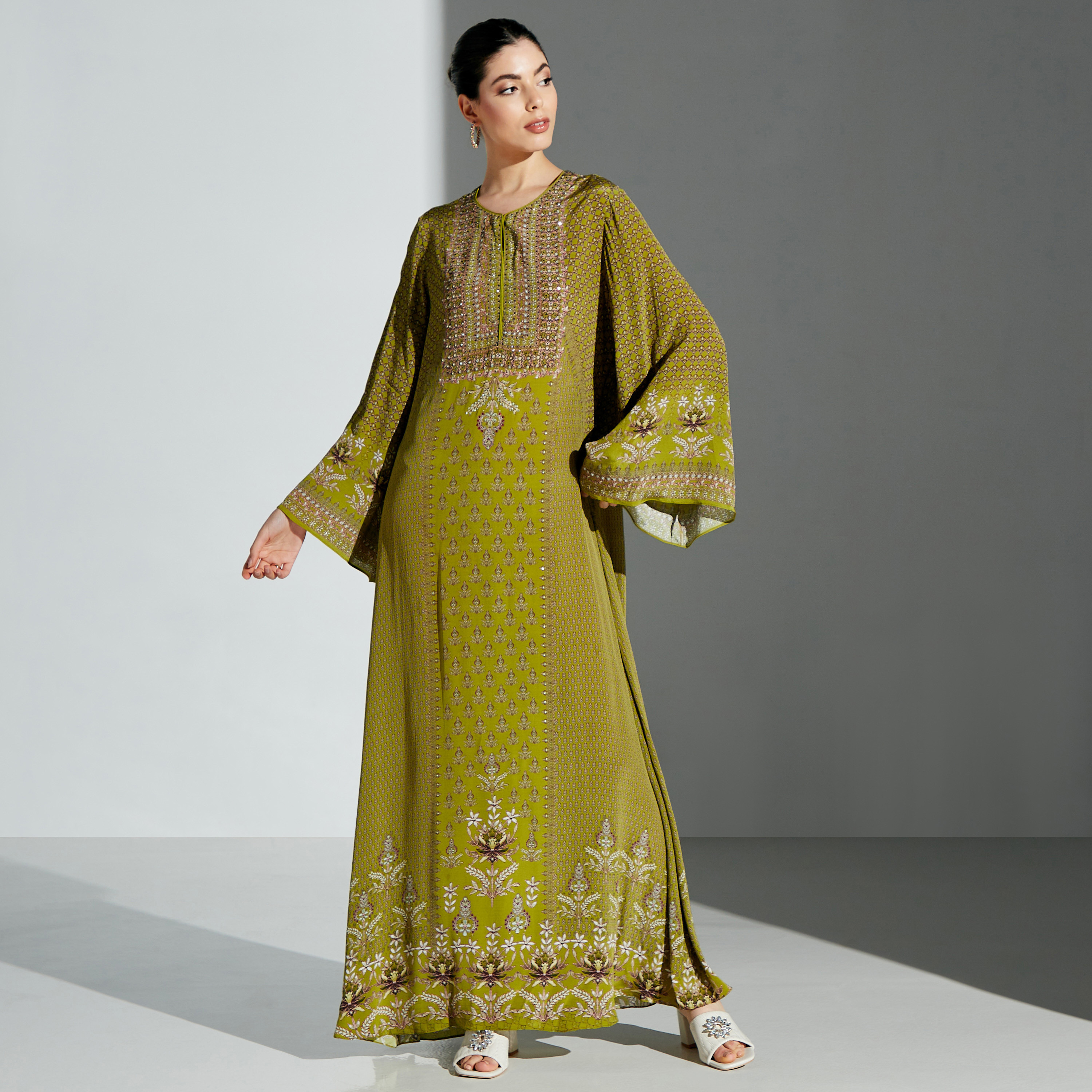 قفطان بياقة مستديرة وطبعات من نيرامايا-women-arabicclothing-kaftan-image-5