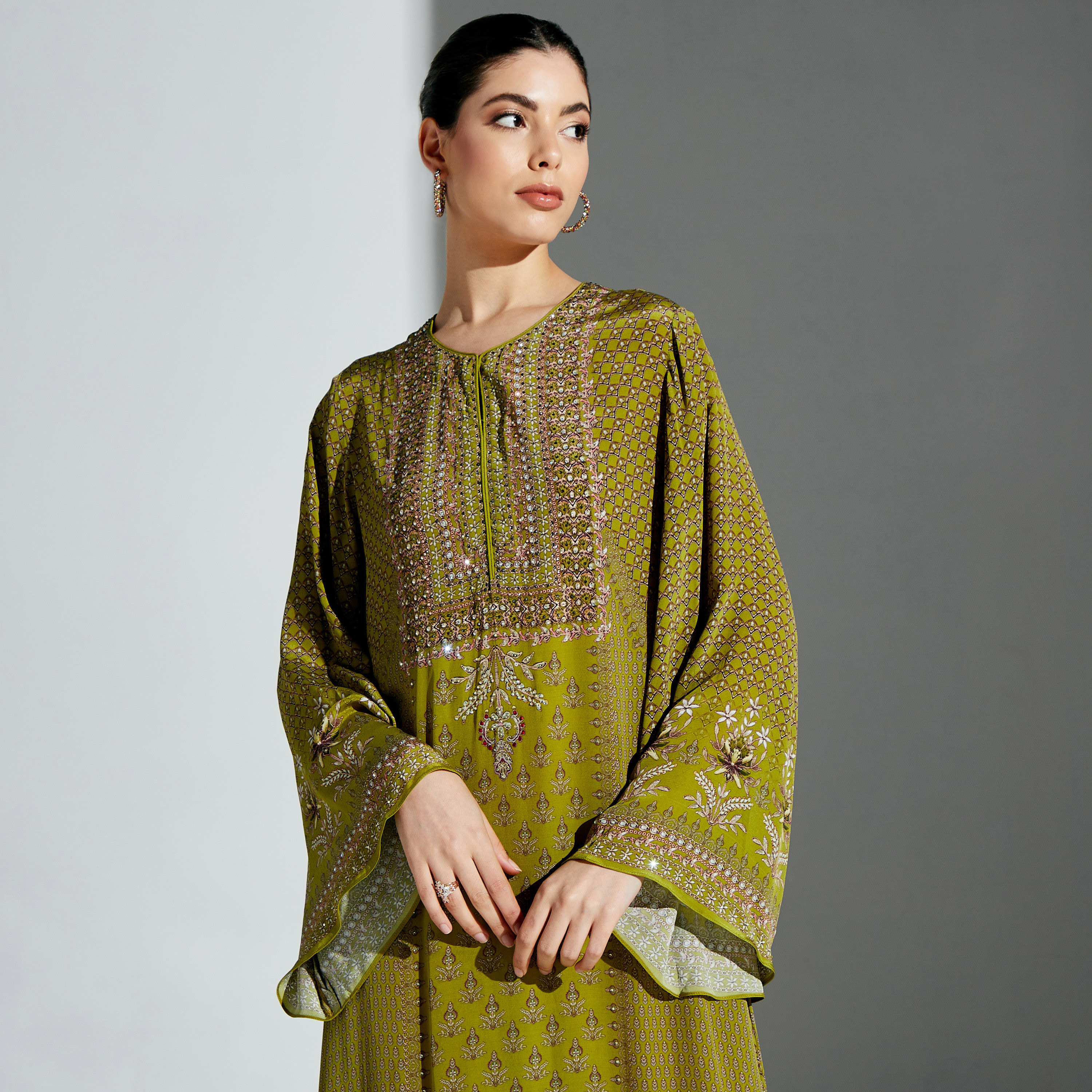 قفطان بياقة مستديرة وطبعات من نيرامايا-women-arabicclothing-kaftan-image-4