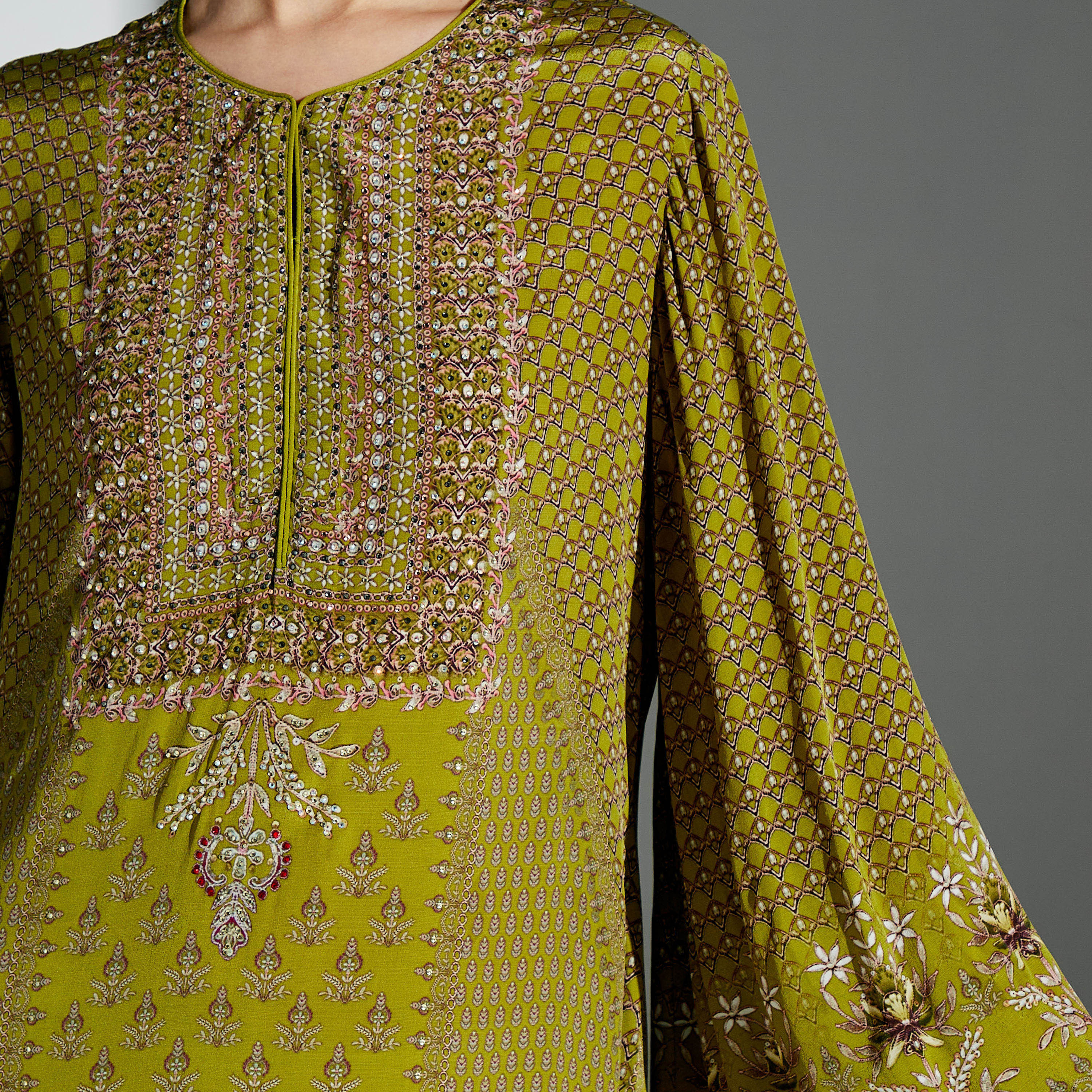 قفطان بياقة مستديرة وطبعات من نيرامايا-women-arabicclothing-kaftan-image-3