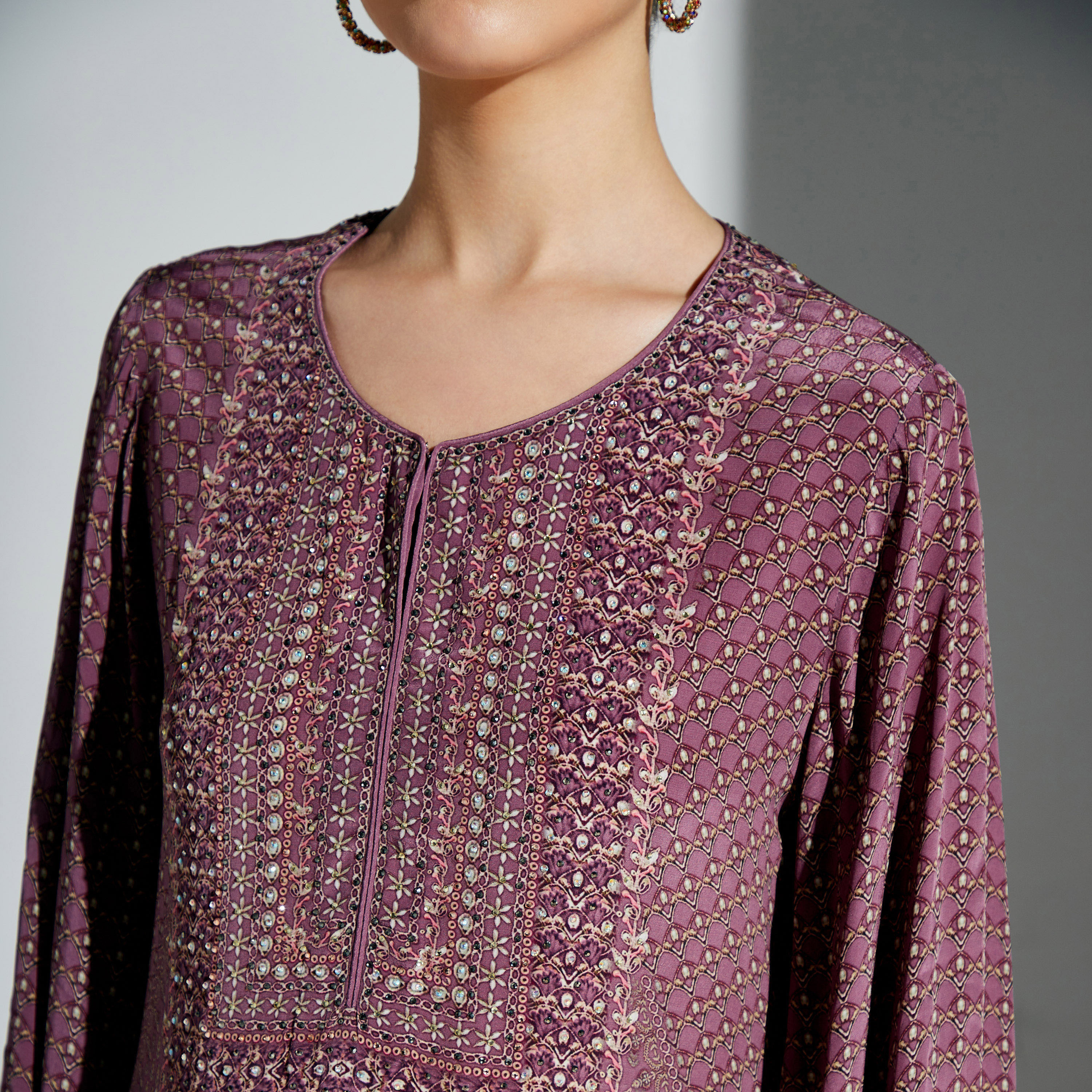 قفطان بياقة مستديرة وطبعات من نيرامايا-women-arabicclothing-kaftan-image-8