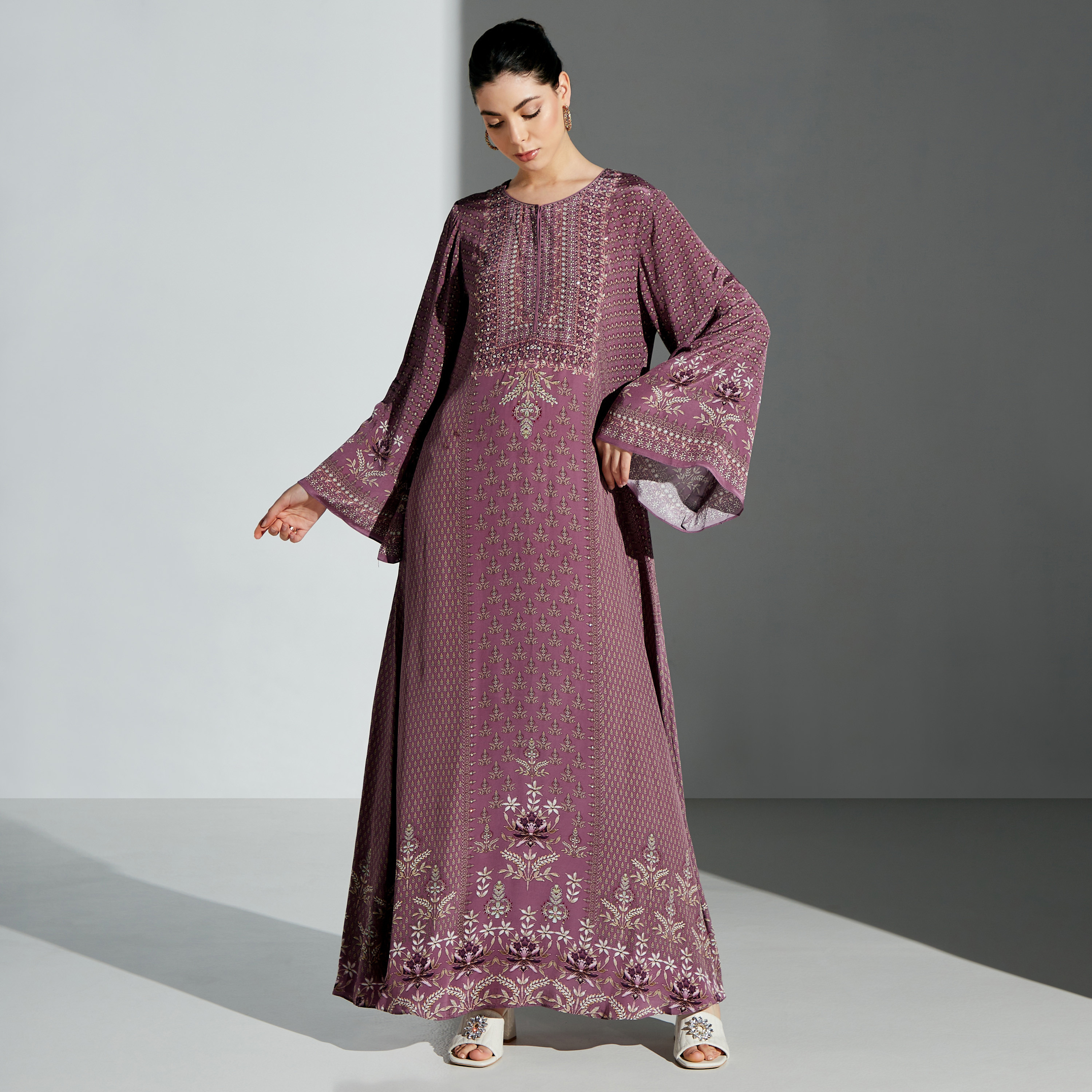 قفطان بياقة مستديرة وطبعات من نيرامايا-women-arabicclothing-kaftan-image-7