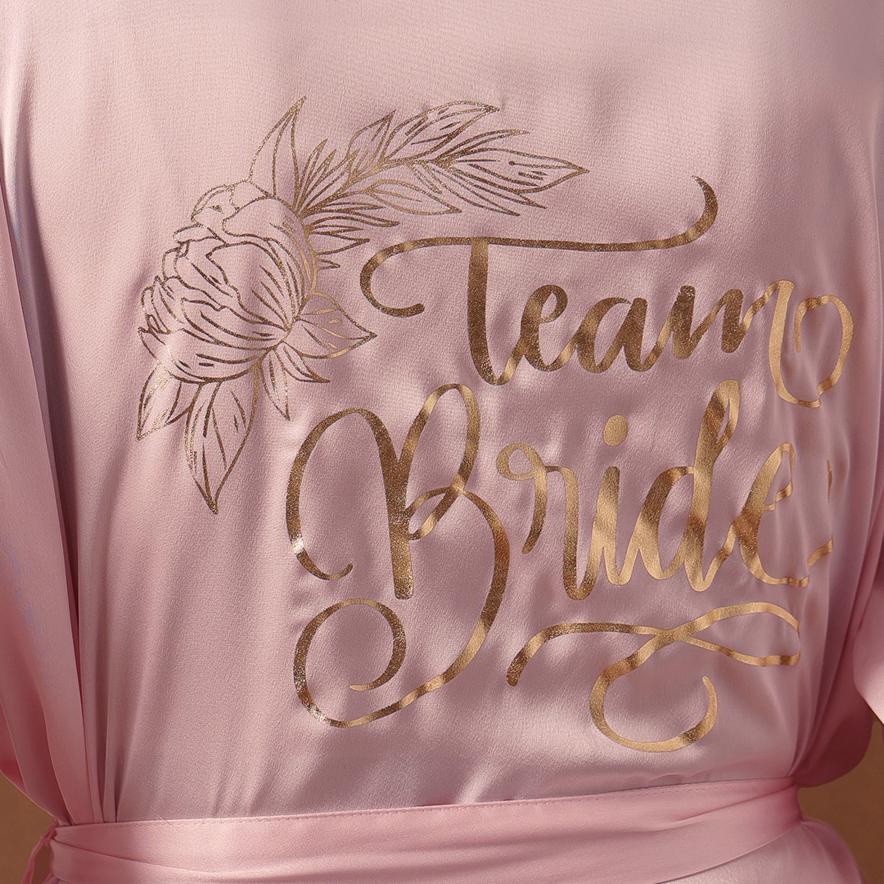 روب قصير لإشبينة العروس فاخر من الساتان باللون الوردي الفاتح للنساء من كلوفيا-women-clothing-nightwear-robes-image-3