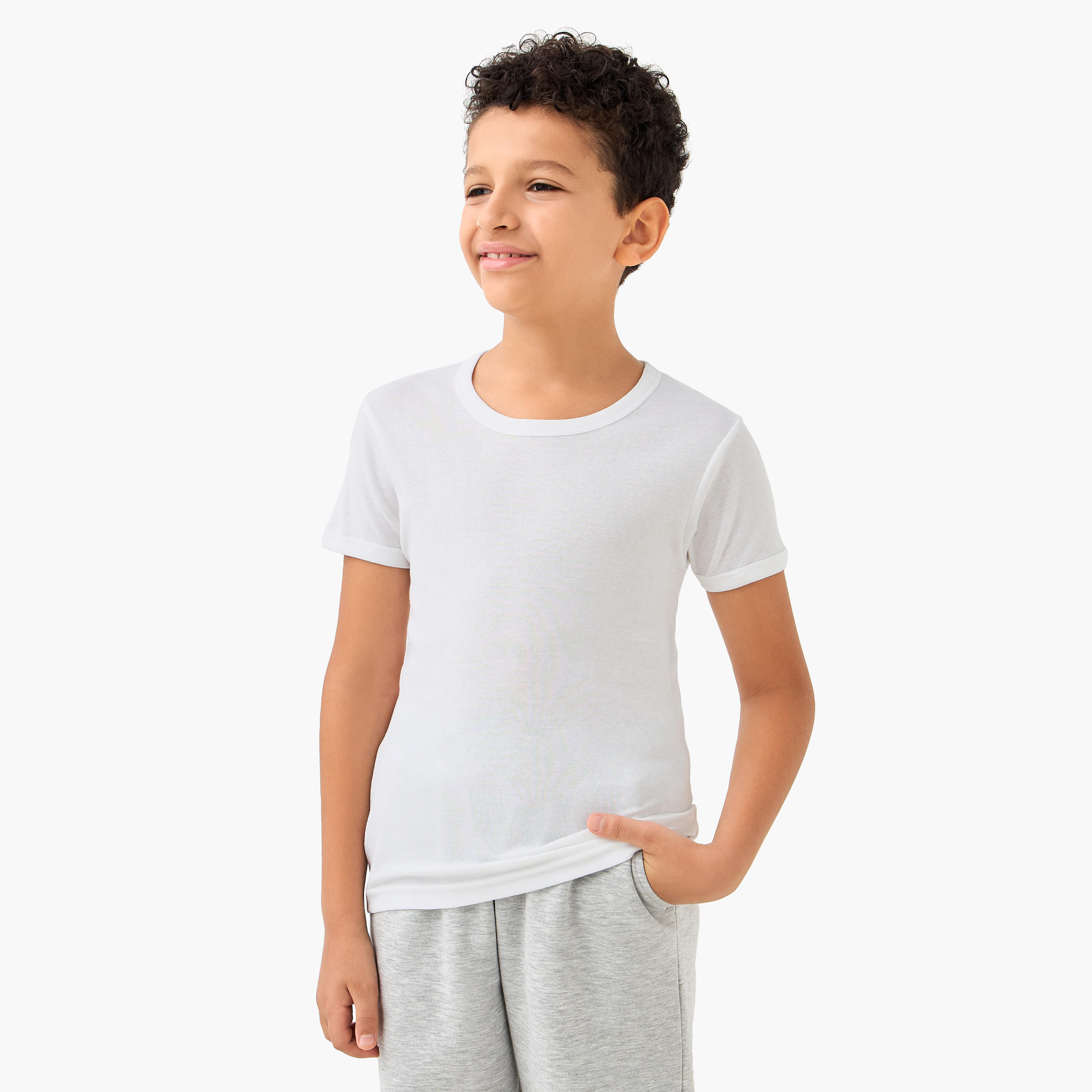 تيشيرت سادة بياقة مستديرة وأكمام قصيرة من جونيورز-boys-clothing-innerwear-vests-image-4
