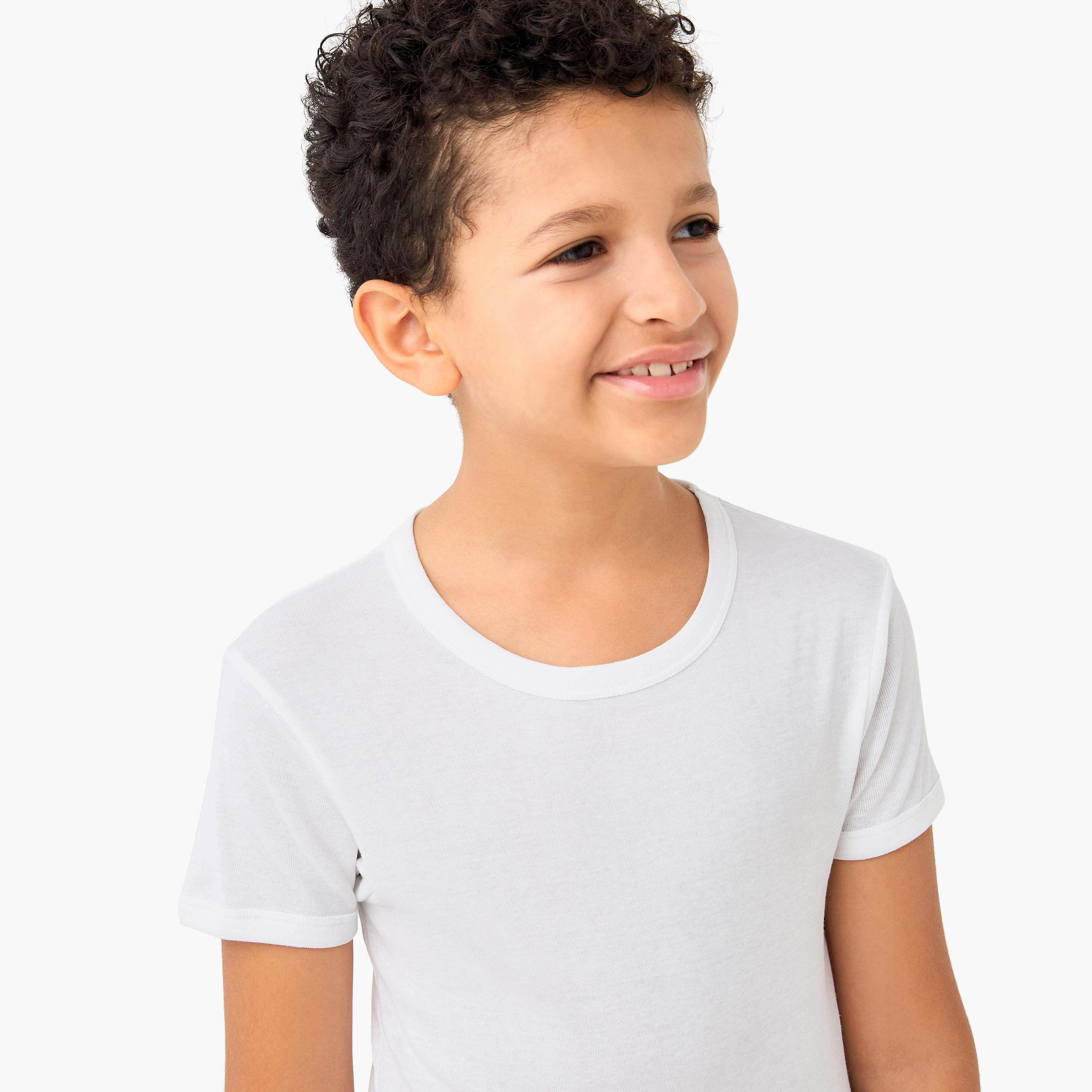 تيشيرت سادة بياقة مستديرة وأكمام قصيرة من جونيورز-boys-clothing-innerwear-vests-image-1