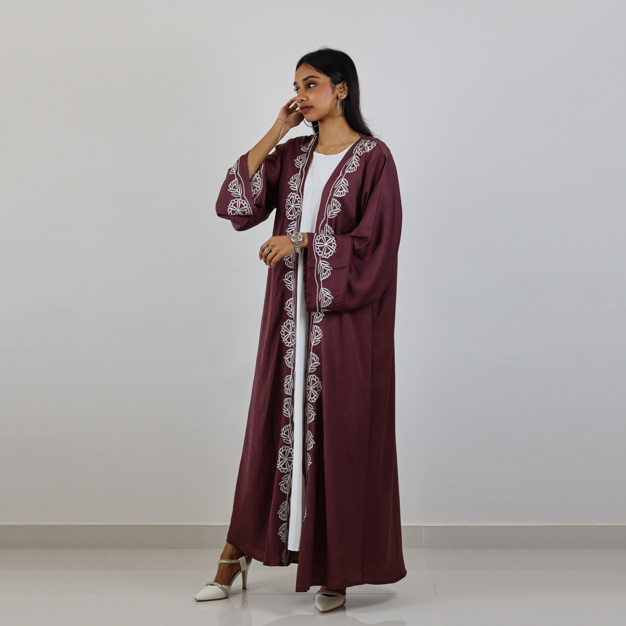 عباية مطرزة مفتوحة من الأمام بحجاب من نُخبة-women-arabicclothing-abayas-image-2