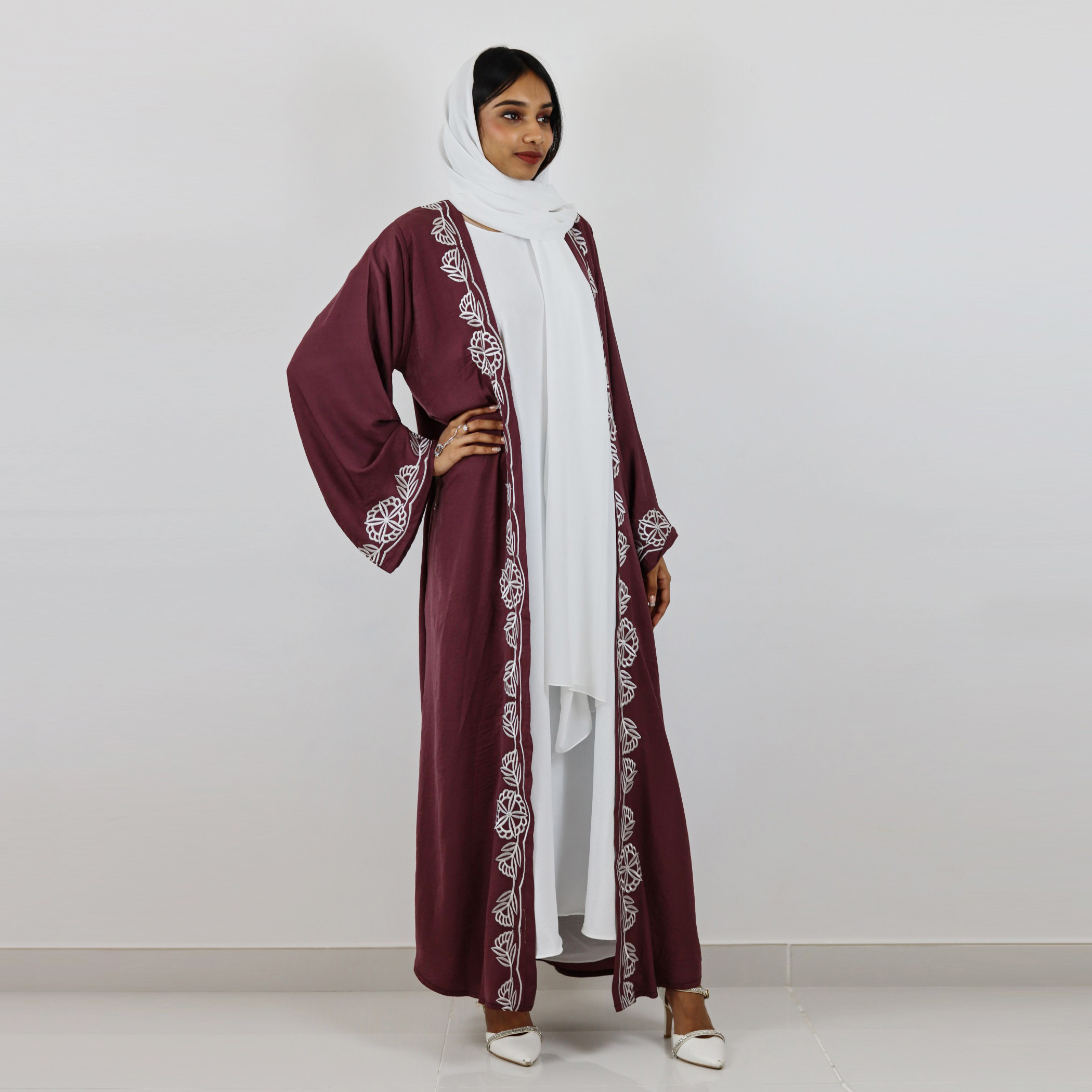 عباية مطرزة مفتوحة من الأمام بحجاب من نُخبة-women-arabicclothing-abayas-image-5