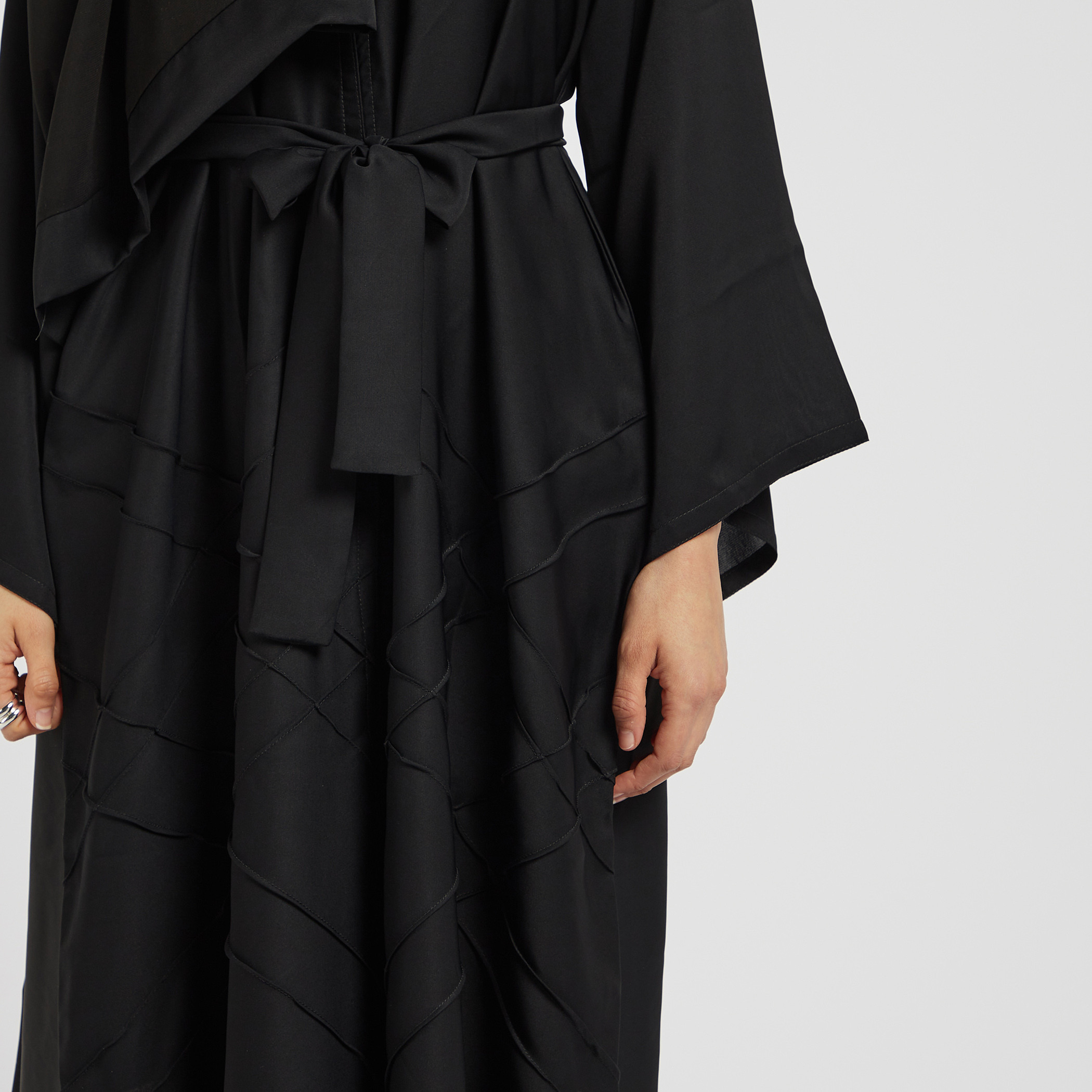 عباية بارزة الملمس وحزام رباط وحجاب من نُخبة-women-arabicclothing-abayas-image-4