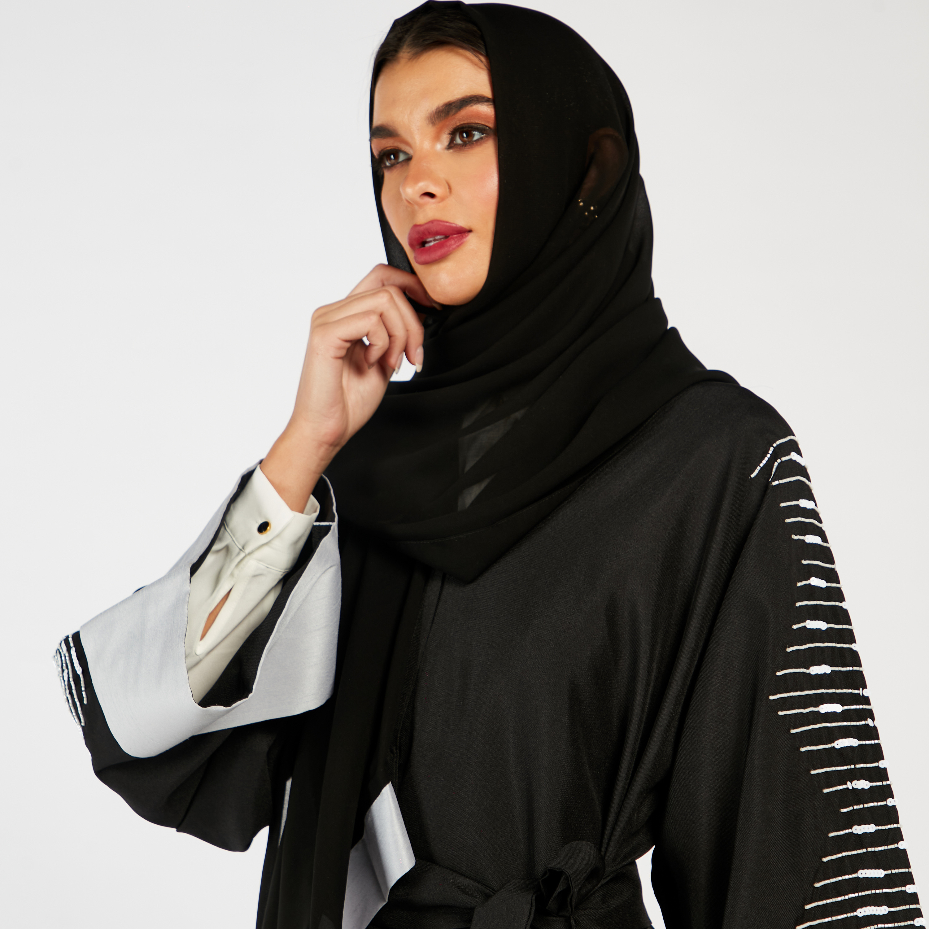 طقم عباية مطرّزة وحجاب من نُخبة-women-arabicclothing-abayas-image-2