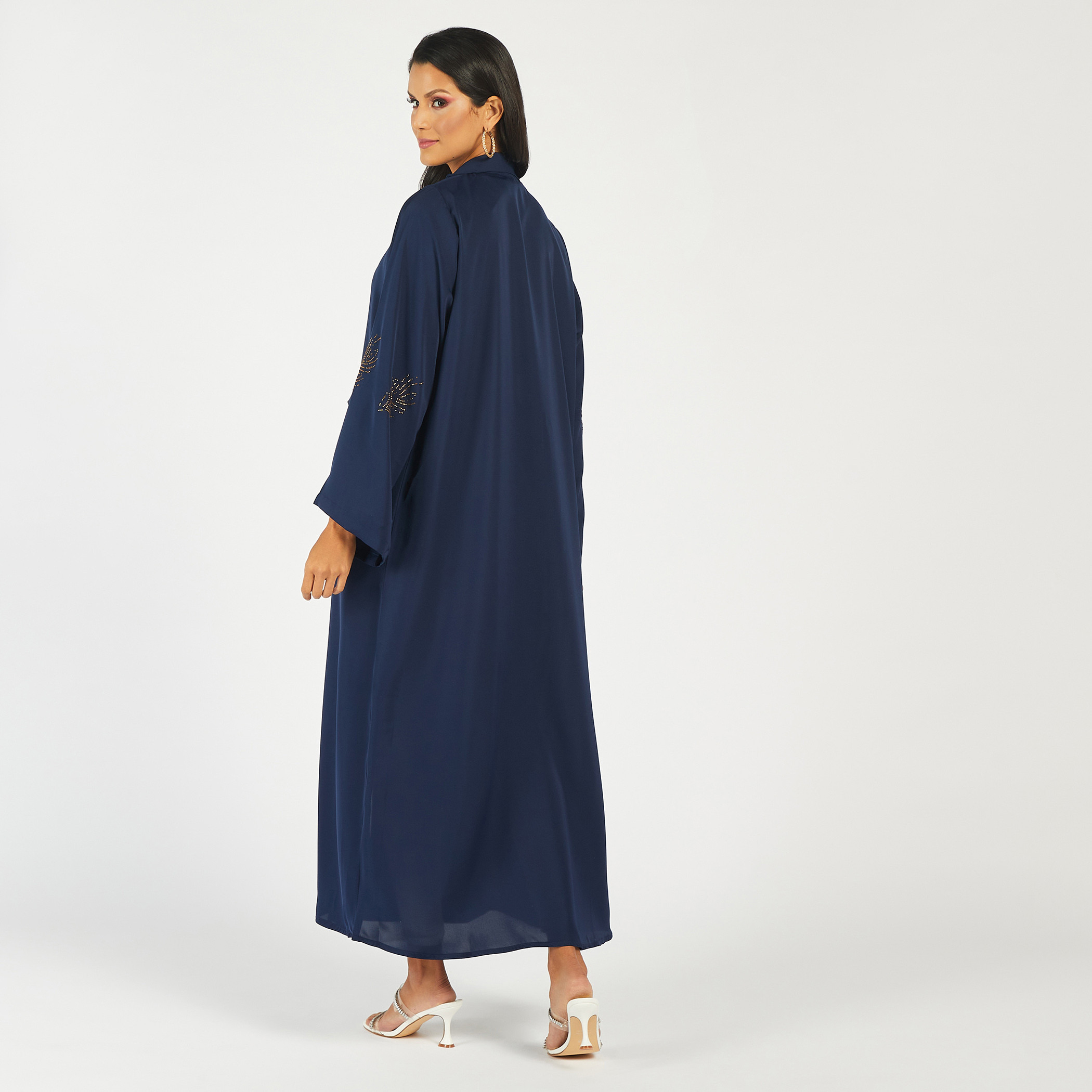 عباية مزينة بياقة مطوية من نُخبة-women-arabicclothing-abayas-image-5