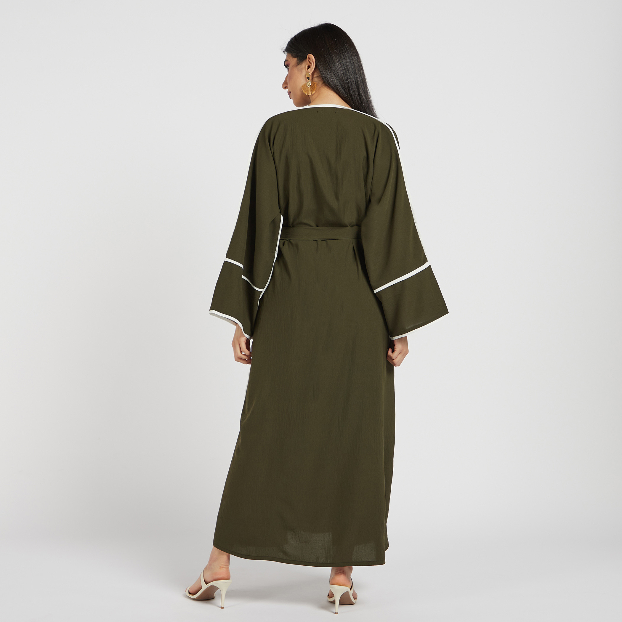عباية بارزة الملمس وحزام رباط وحجاب من نُخبة-women-arabicclothing-abayas-image-4