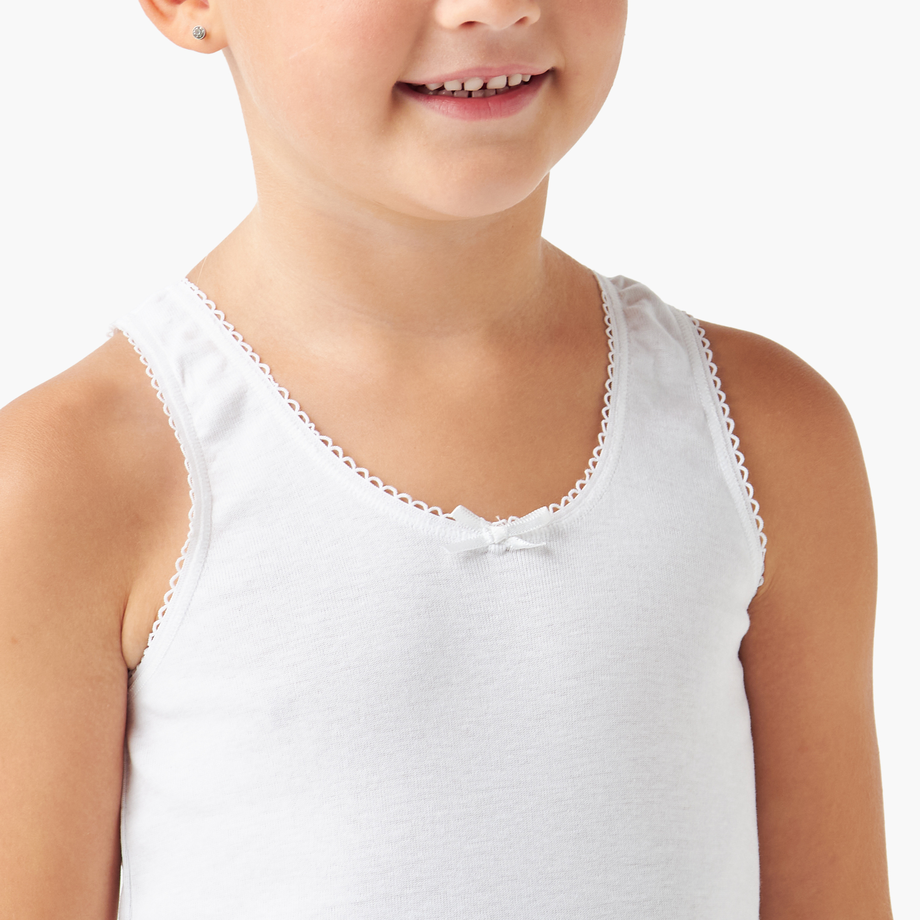 سترة دون أكمام سادة وبتفاصيل شريطة من جونيورز- طقم من 3 قطع-girls-clothing-innerwear-vests-image-5