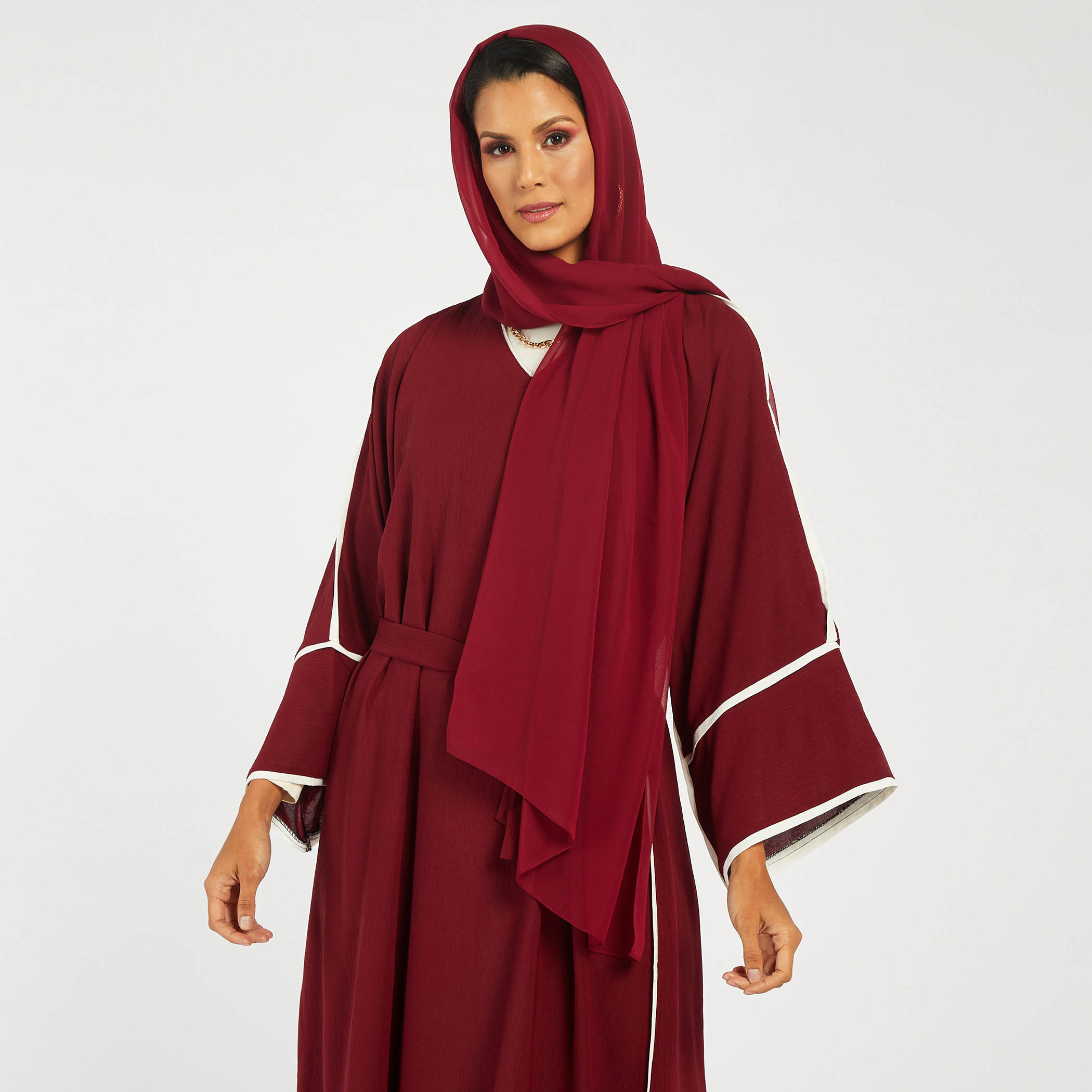 عباية سادة بحزام رباط وحجاب من نُخبة-women-arabicclothing-abayas-image-3