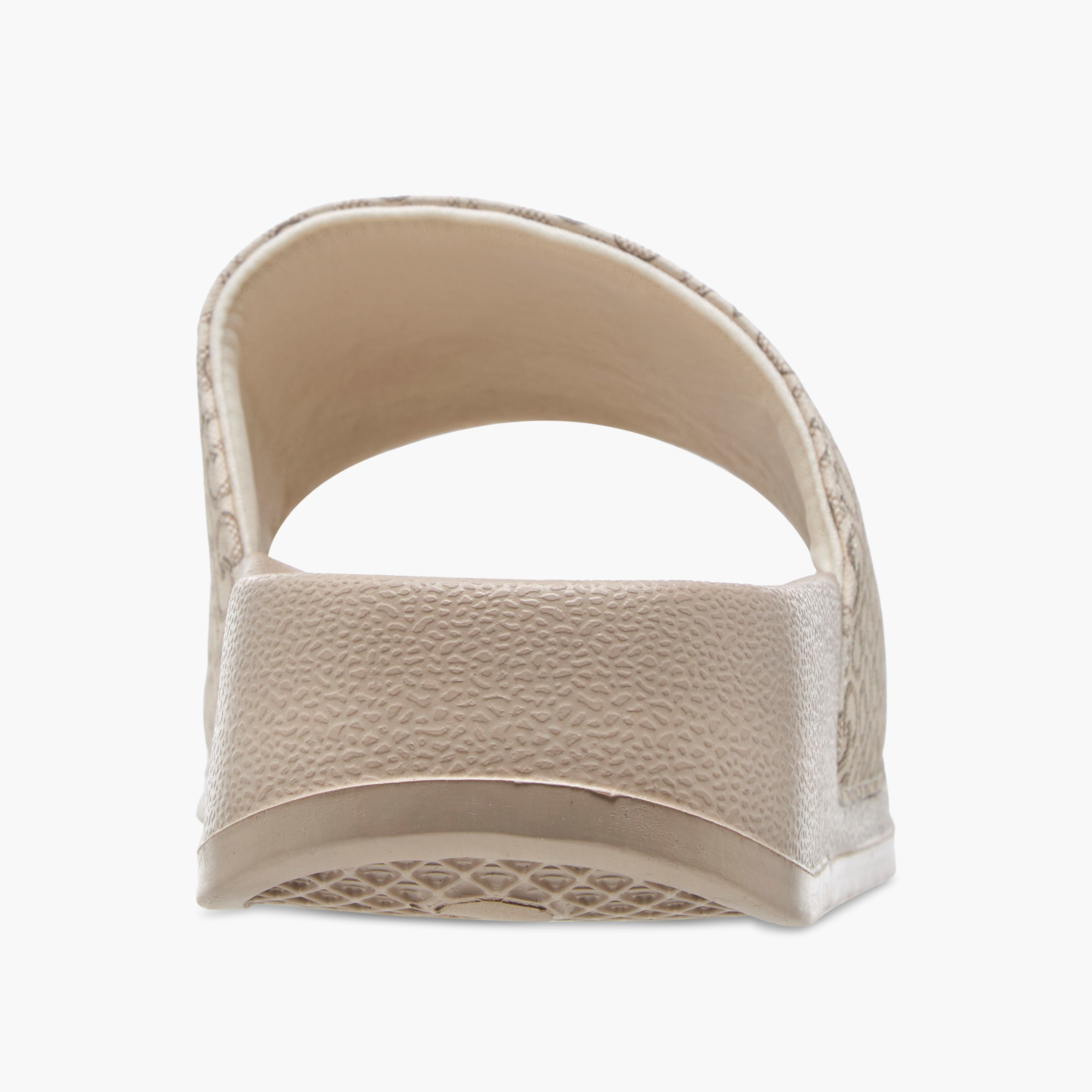 شبشب سهل الارتداء بطبعات مونوجرام للنساء من سليست-women-shoes-flipflopsandslides-image-4