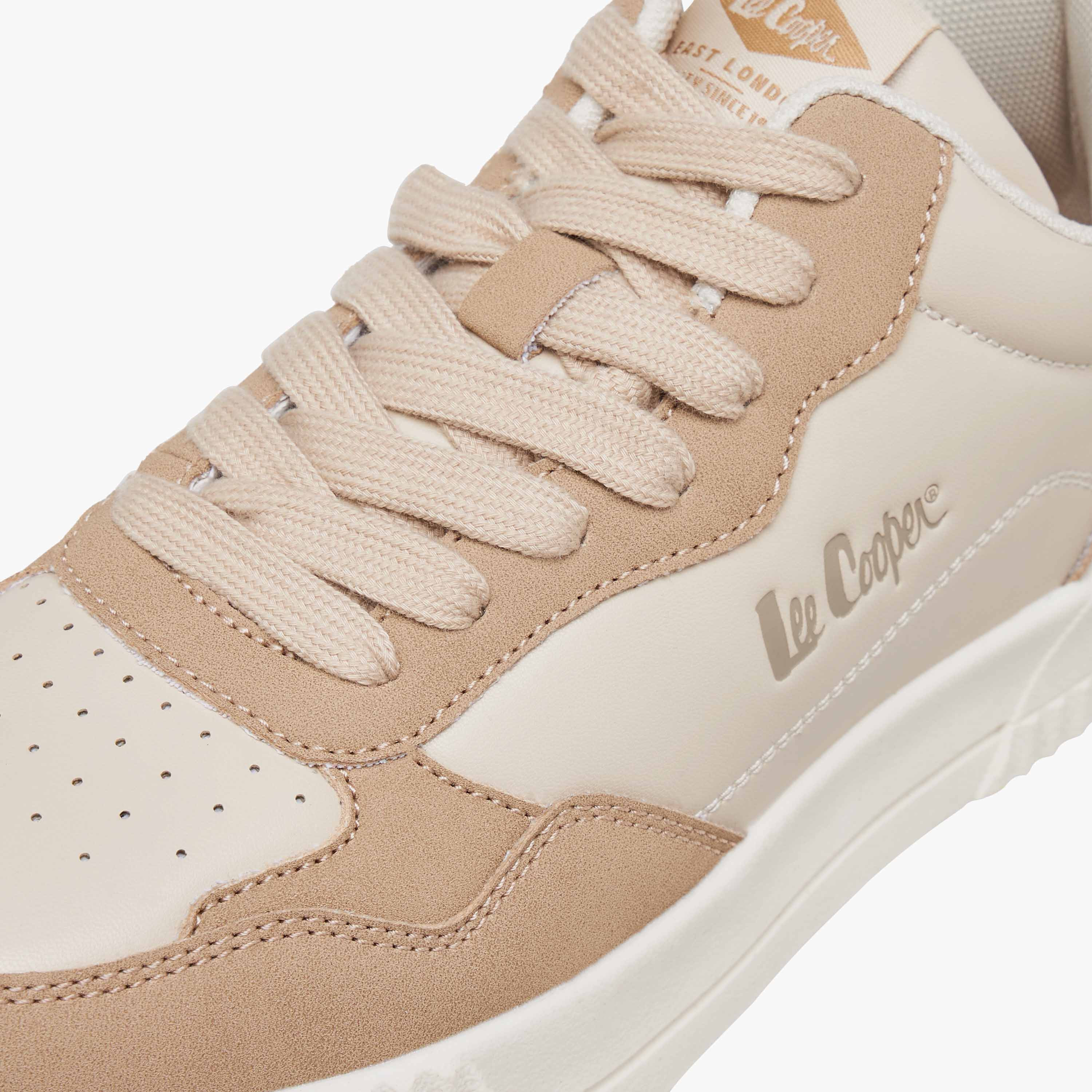 حذاء سنيكرز برباط إغلاق وتفاصيل شعار للنساء من لي كوبر-women-shoes-sneakers-image-4