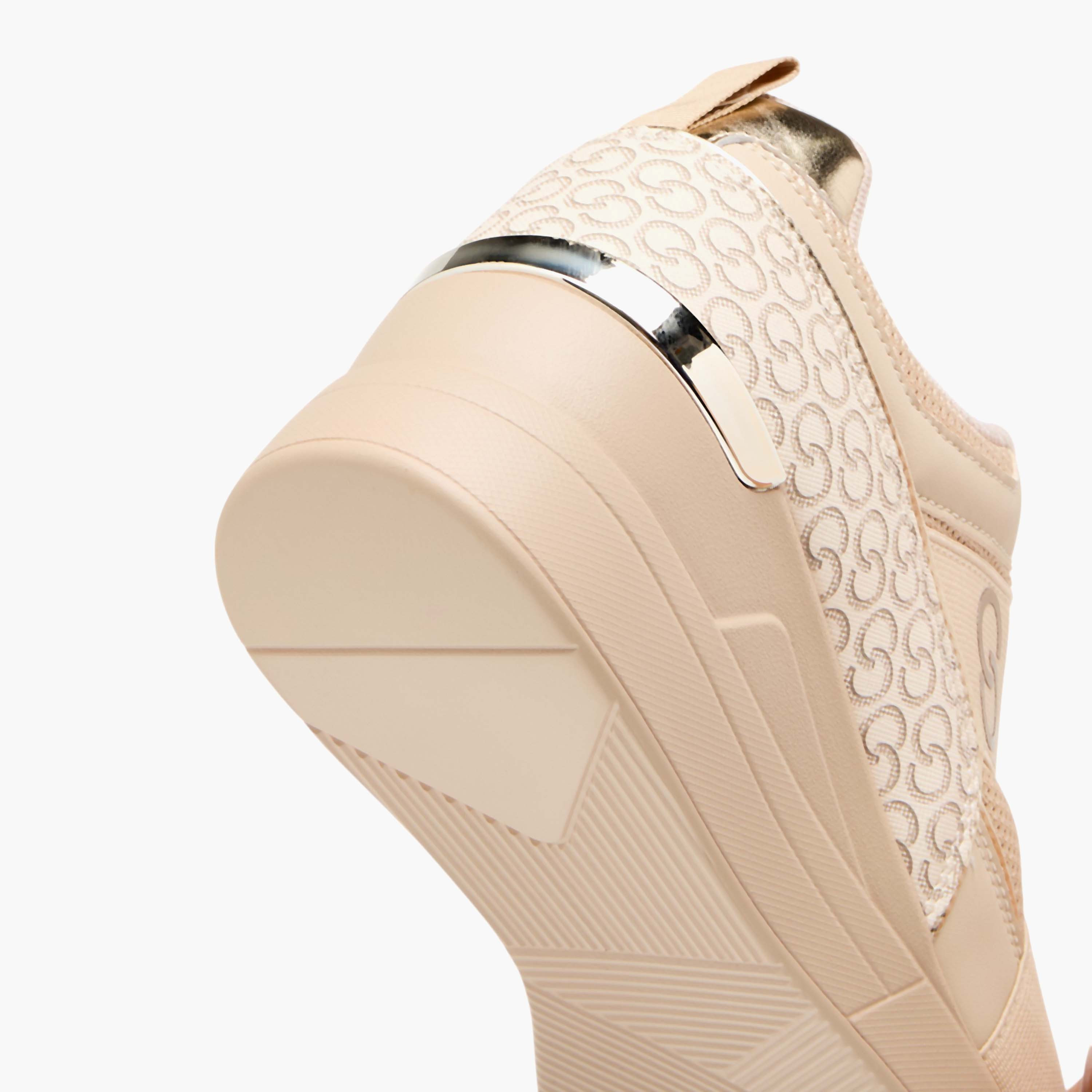 حذاء سنيكرز سهل الارتداء بكعب ويدج وطبعات مونوجرام للنساء من سيليست-women-shoes-sneakers-image-5
