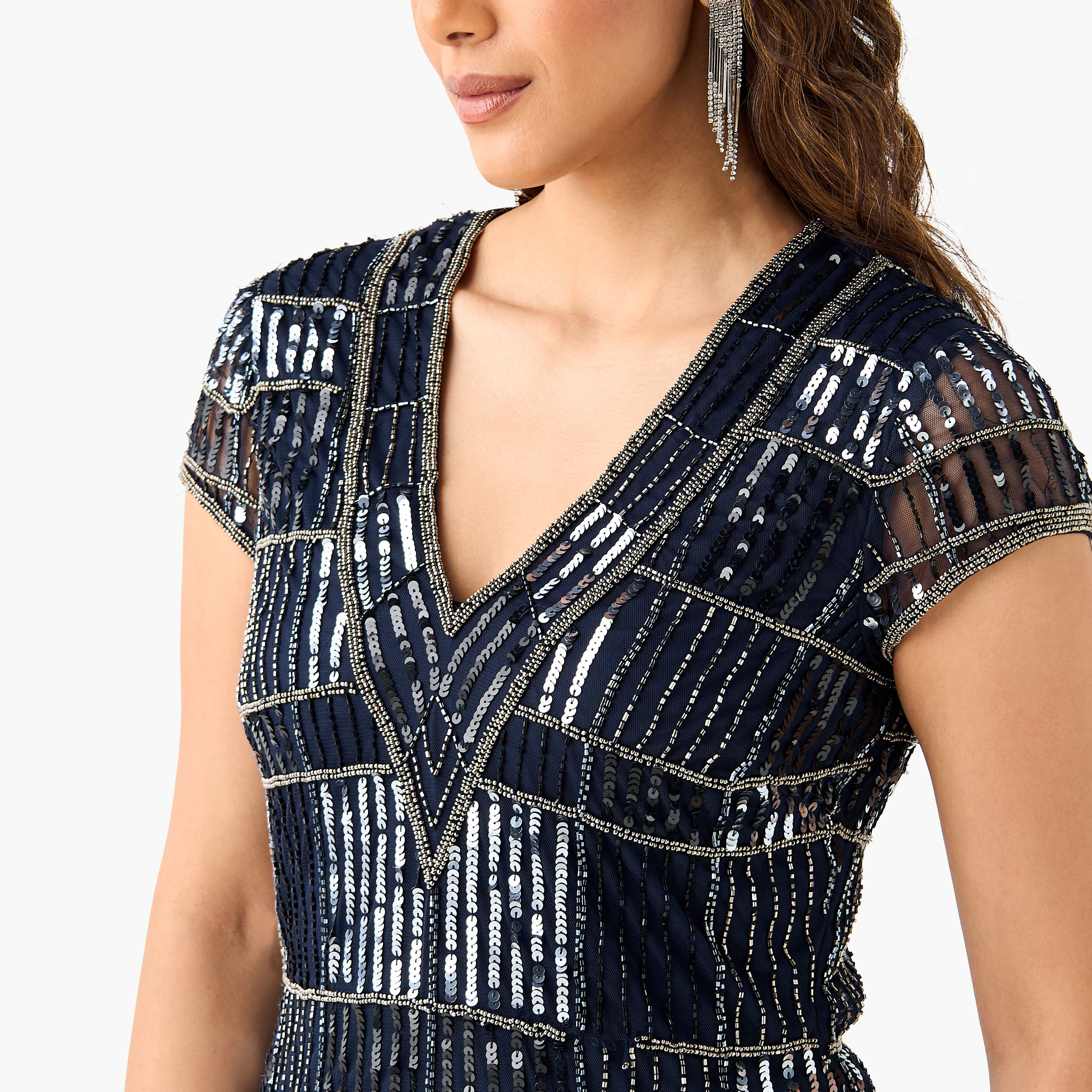 فستان بياقة V وأكمام كاب وزينة دانتيل وخرز-women-clothing-dresses-image-4