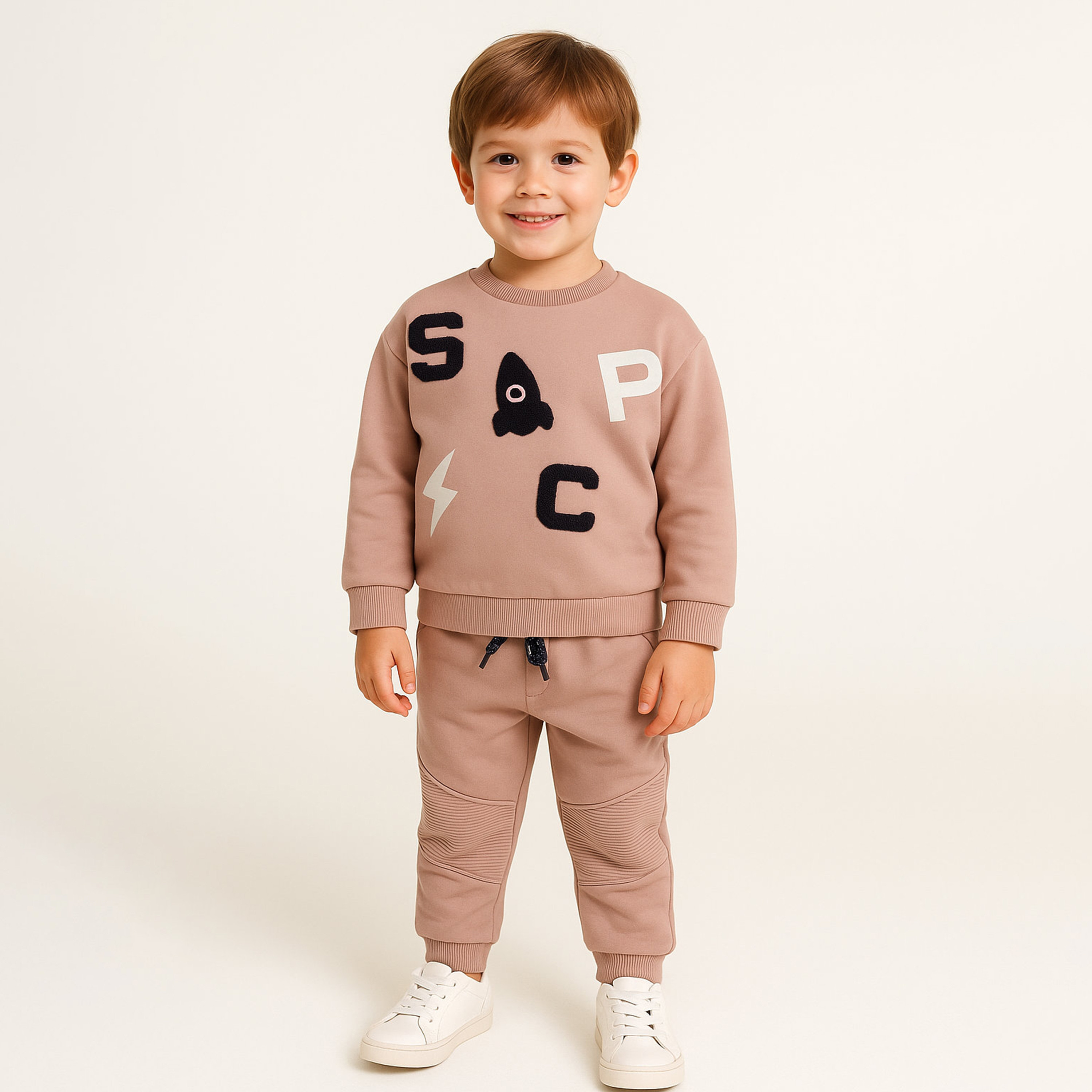 طقم من قطعتين سويت شيرت وبنطلون رياضي بطبعة سبيس باتش من ديركيه-baby-boys-clothing-winterwear-setsandcoords-image-1