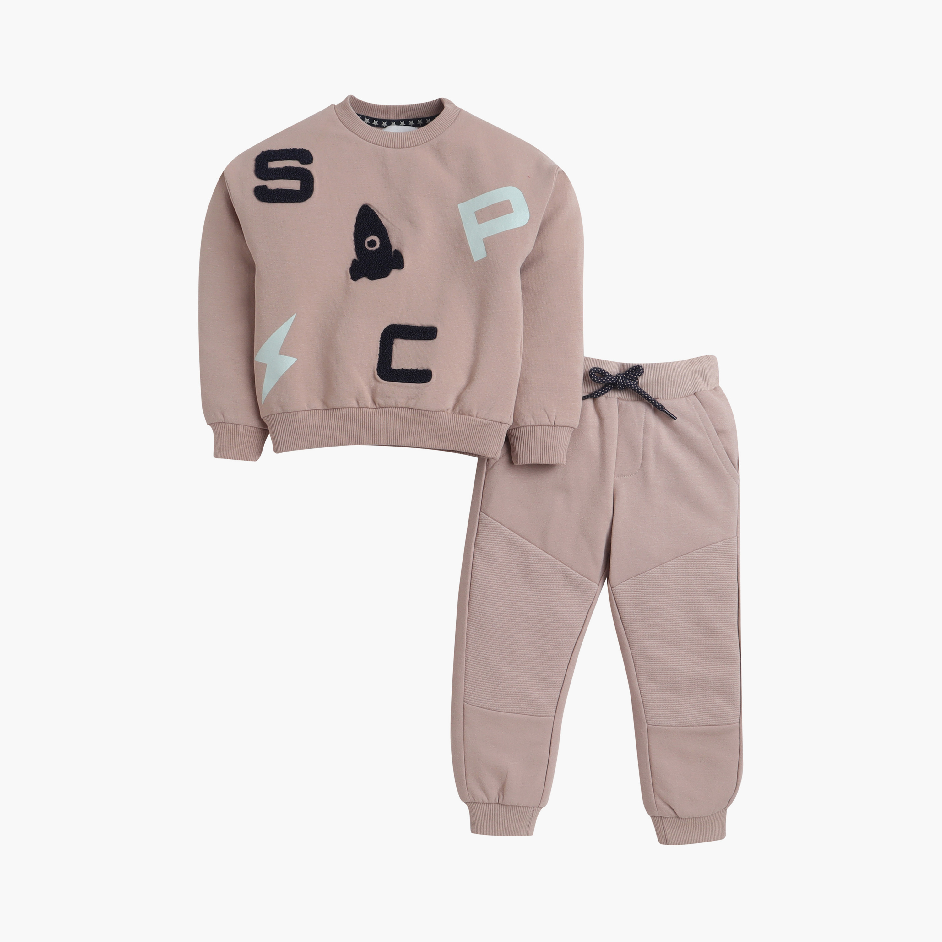 طقم من قطعتين سويت شيرت وبنطلون رياضي بطبعة سبيس باتش من ديركيه-baby-boys-clothing-winterwear-setsandcoords-image-2