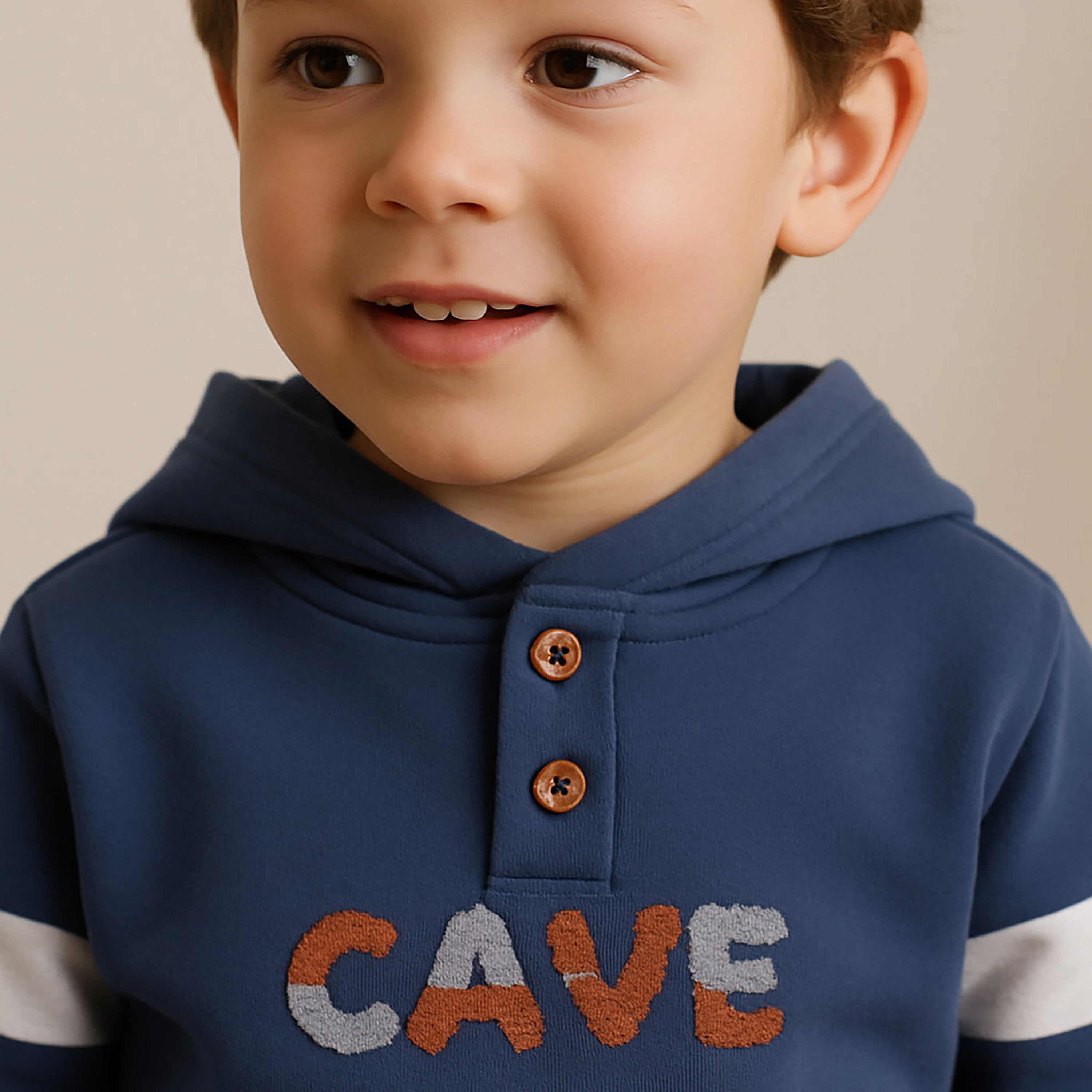 طقم من قطعتين هودي وبنطلون بطبعة مان كيف من ديركيه-baby-boys-clothing-winterwear-setsandcoords-image-3