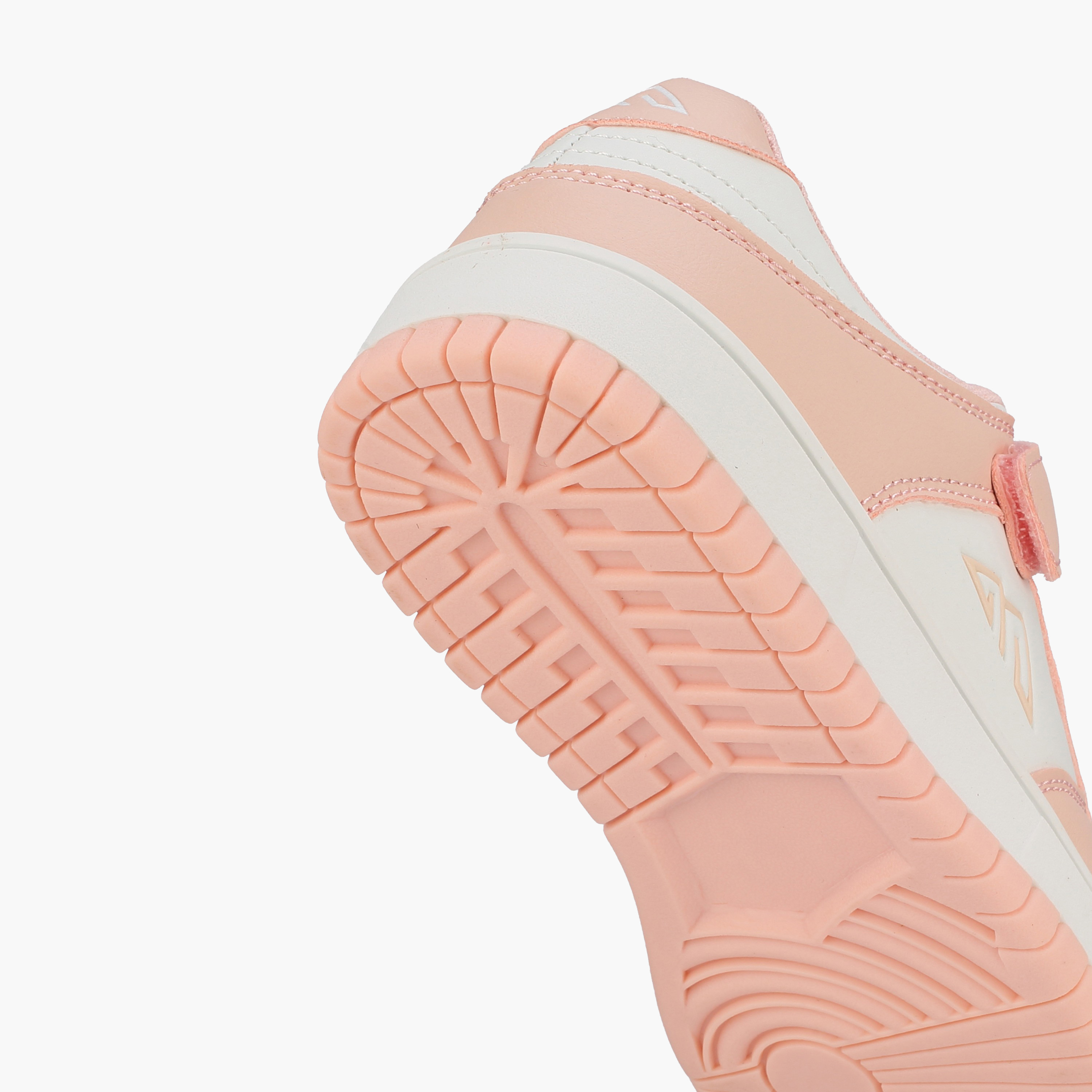 حذاء سنيكرز بطول الكاحل وشريط إغلاق لاصق للبنات من أوكلان من شو إكسبريس-girls-shoes-sneakers-image-5