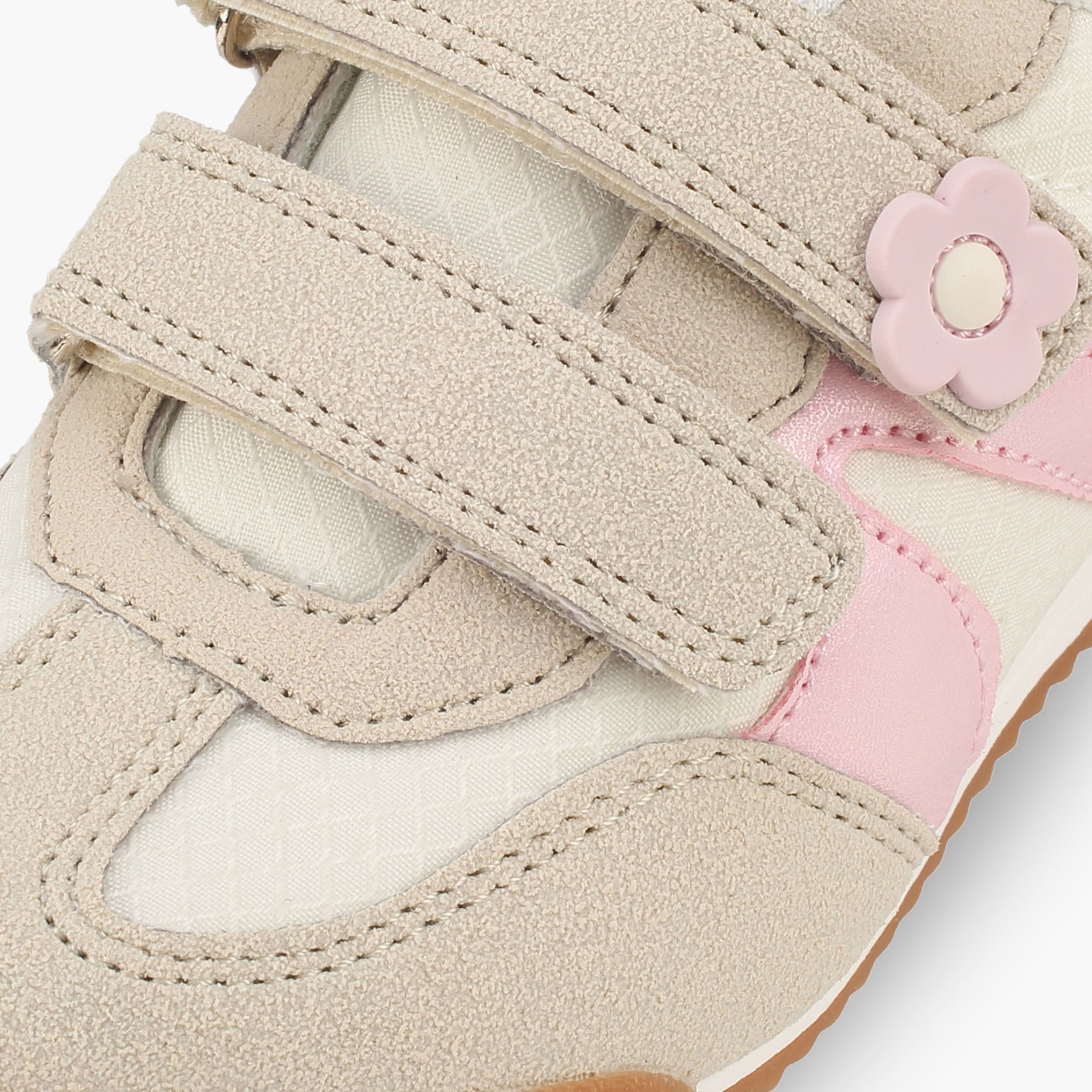 حذاء سنيكرز بشريط إغلاق لاصق وزينة زهور للبنات من جونيورز-girls-shoes-sneakers-image-4