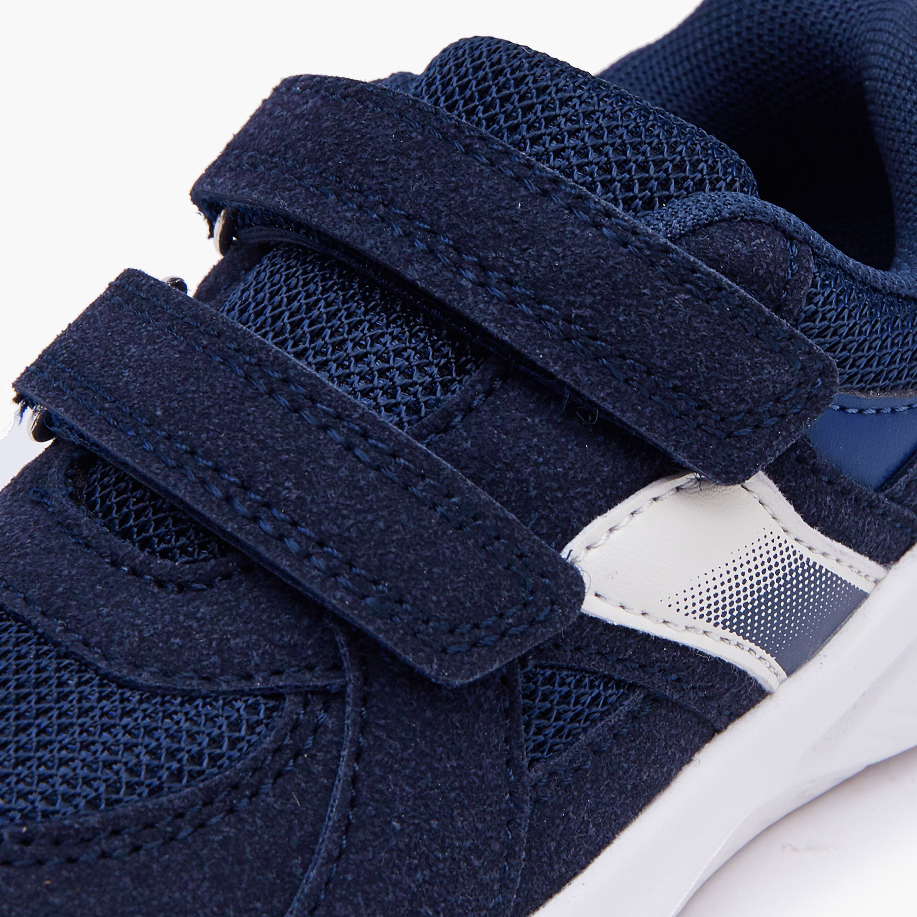 حذاء سنيكرز بشريط إغلاق لاصق للأولاد من جونيورز-boys-shoes-sneakers-image-5
