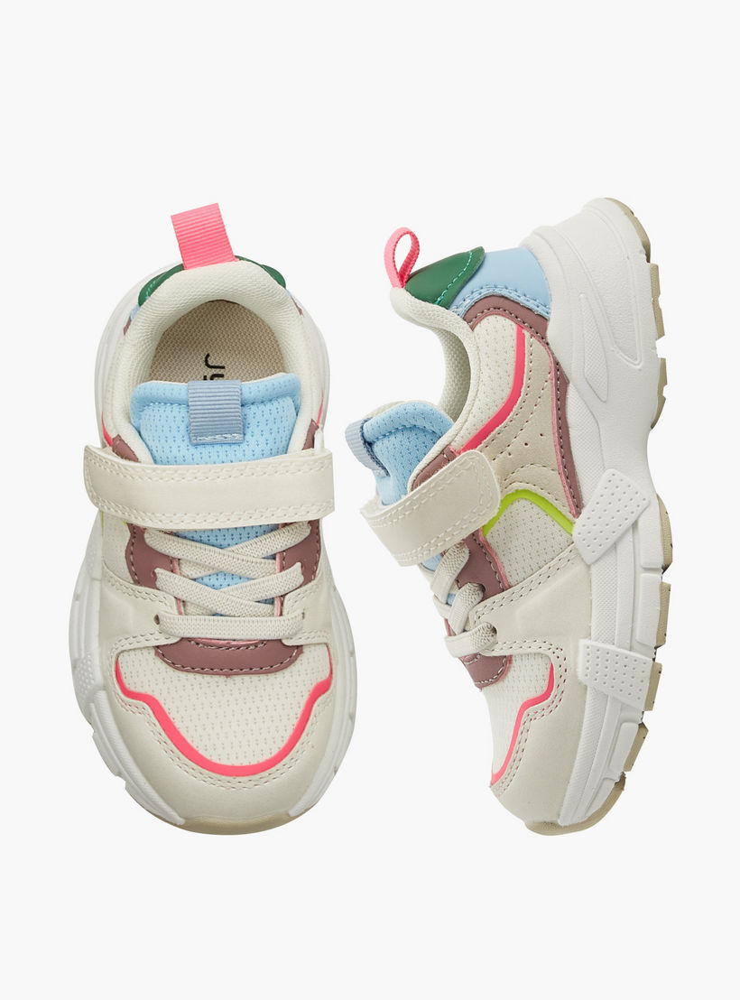 حذاء سنيكرز بشريط إغلاق لاصق للبنات من جونيورز-girls-shoes-sneakers-image-1