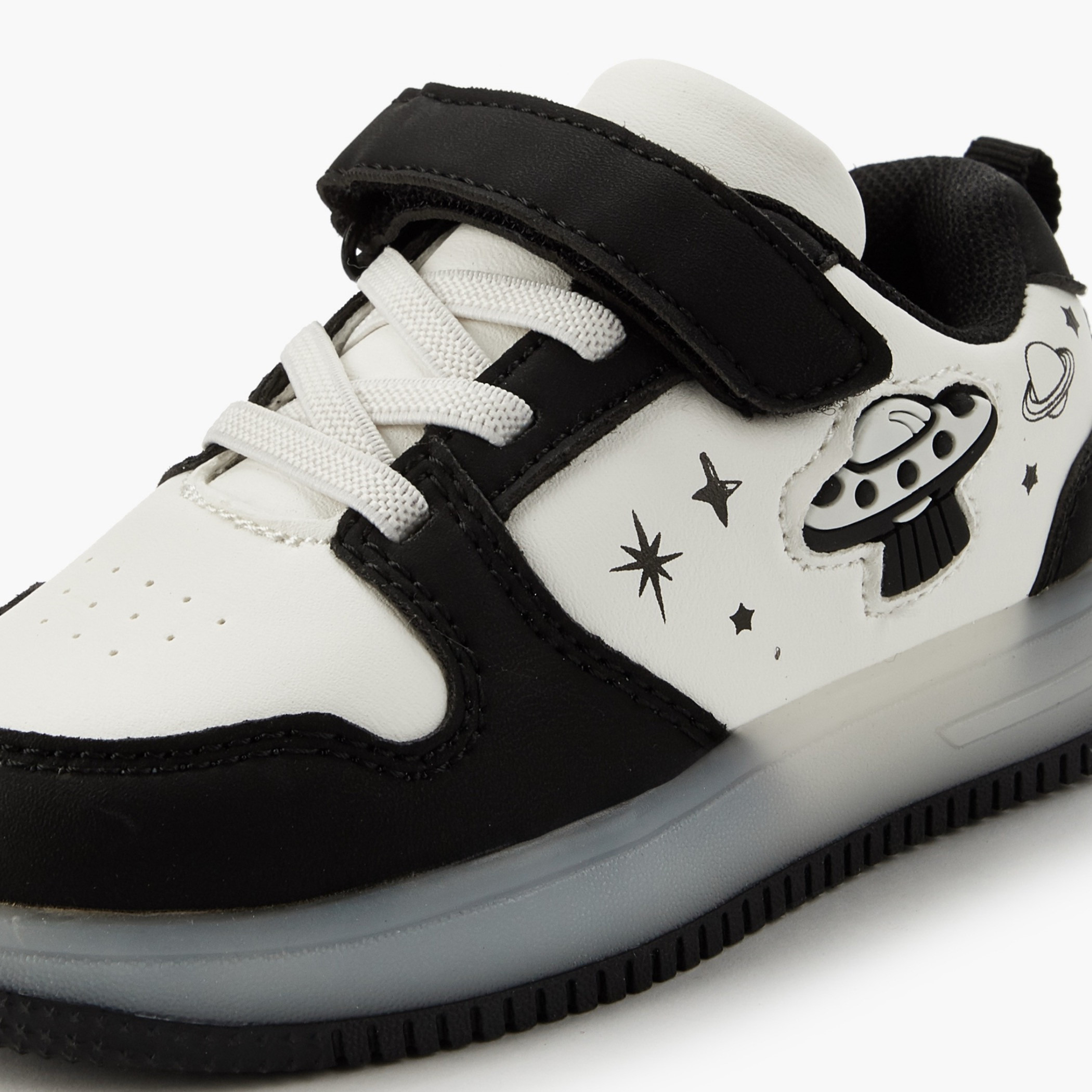 حذاء سنيكرز مضئ بطول الكاحل وشريط إغلاق لاصق للأولاد من جونيورز-boys-shoes-sneakers-image-5