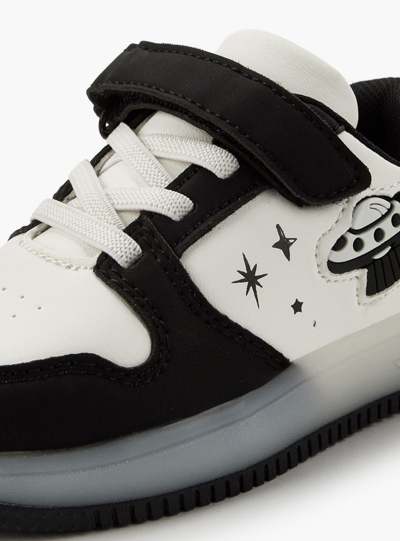 حذاء سنيكرز مضئ بطول الكاحل وشريط إغلاق لاصق للأولاد من جونيورز-boys-shoes-sneakers-image-5