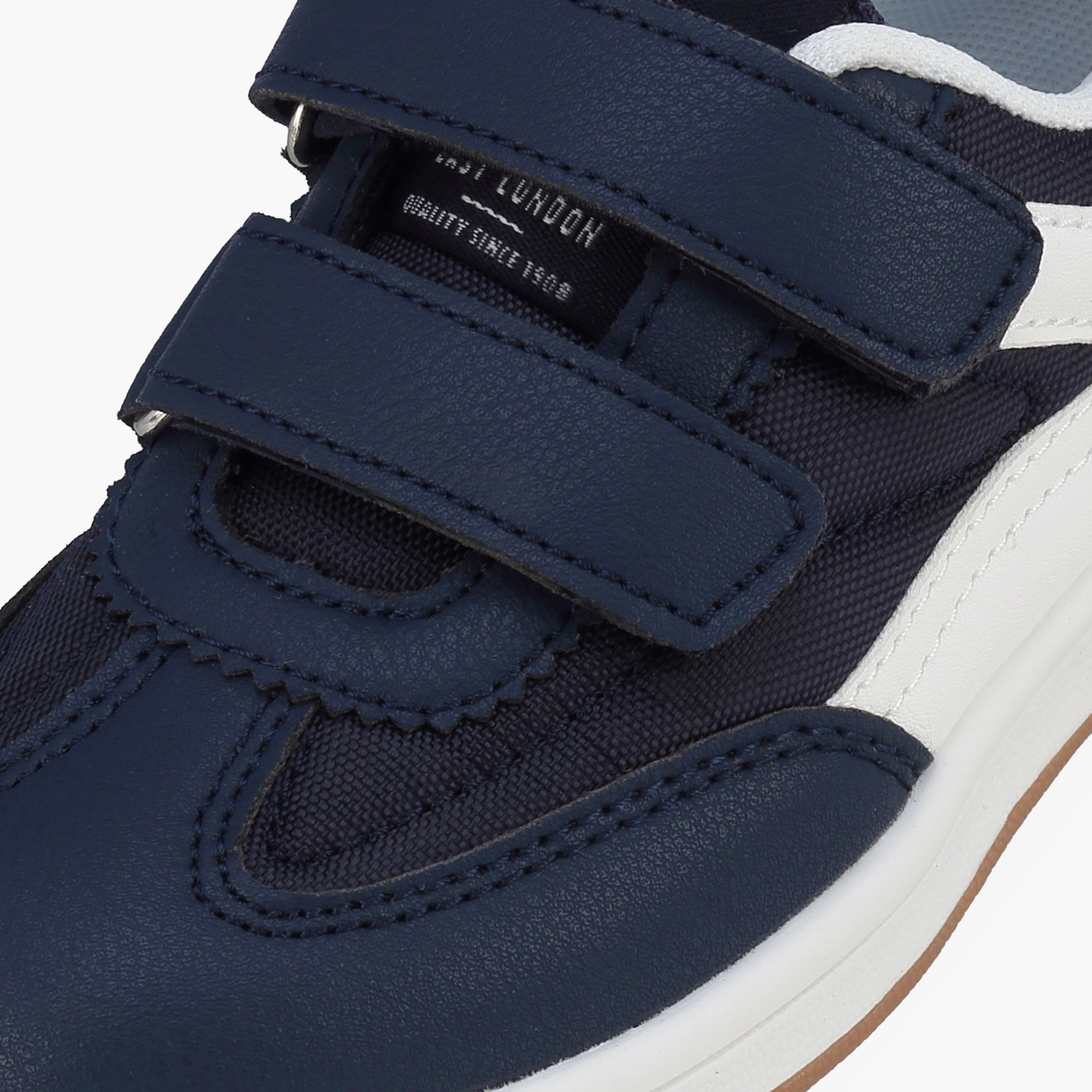 حذاء للأولاد بشريط لاصق مريح من لي كوبر-boys-shoes-sneakers-image-4