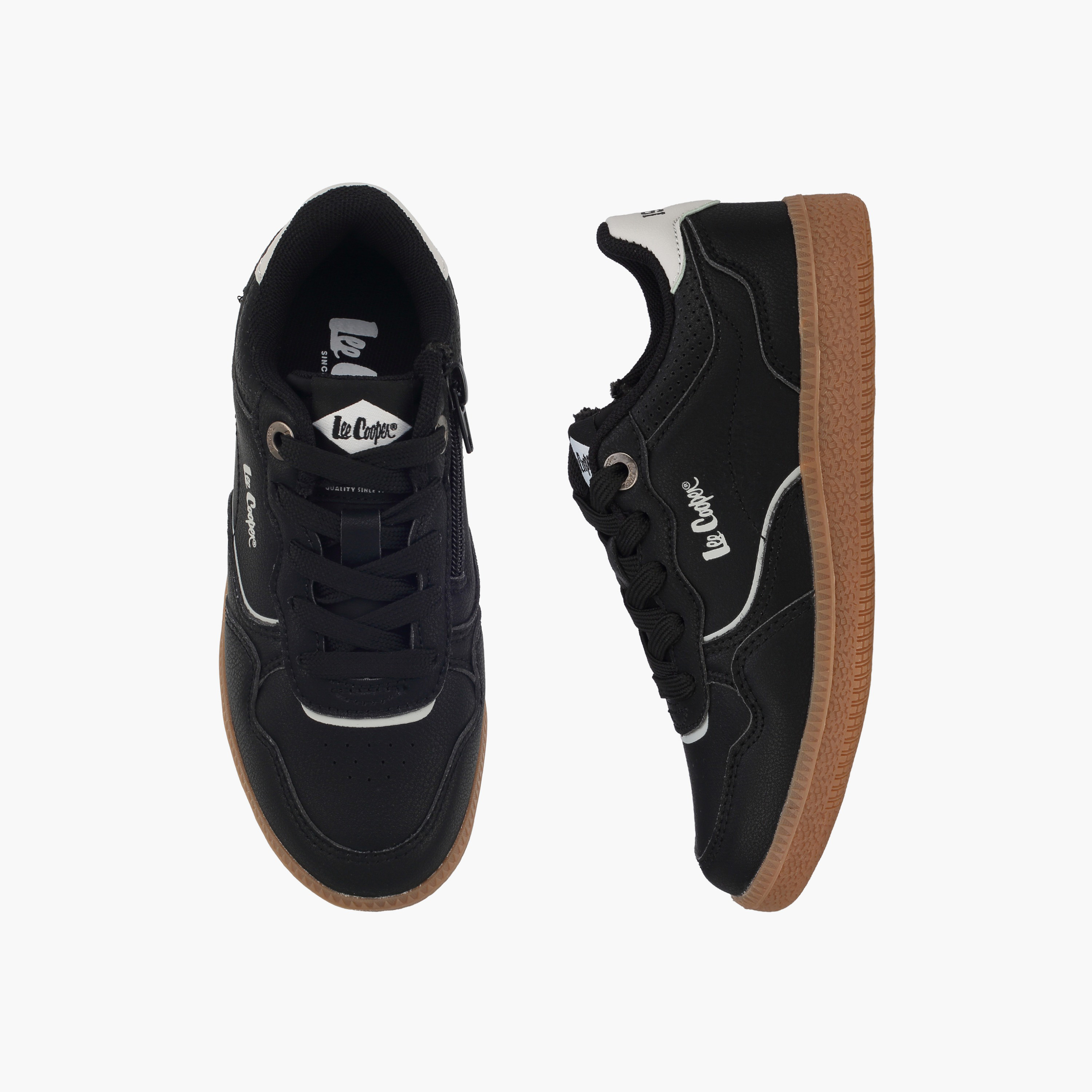 حذاء سنيكرز بطول الكاحل ورباط إغلاق للرجال من لي كوبر-boys-shoes-sneakers-image-1