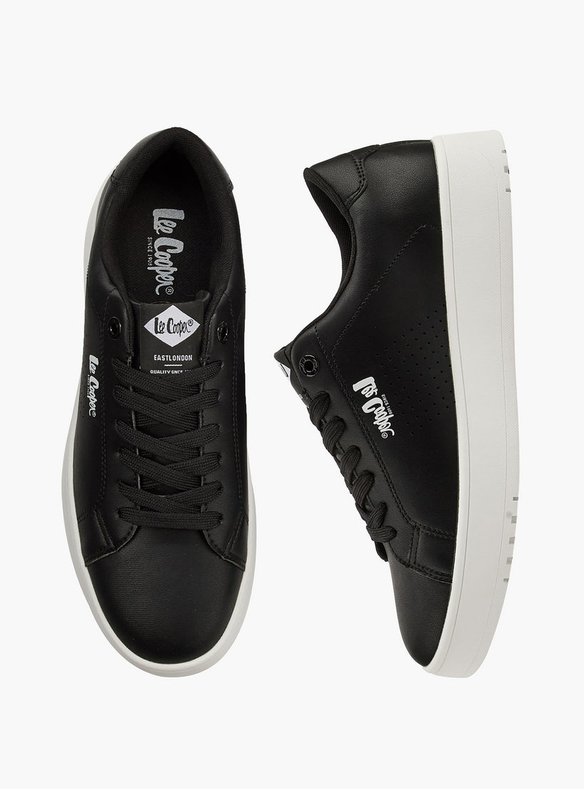 حذاء سنيكرز بثقوب ورباط إغلاق أورثولايت للرجال من لي كوبر-men-shoes-sneakers-image-1