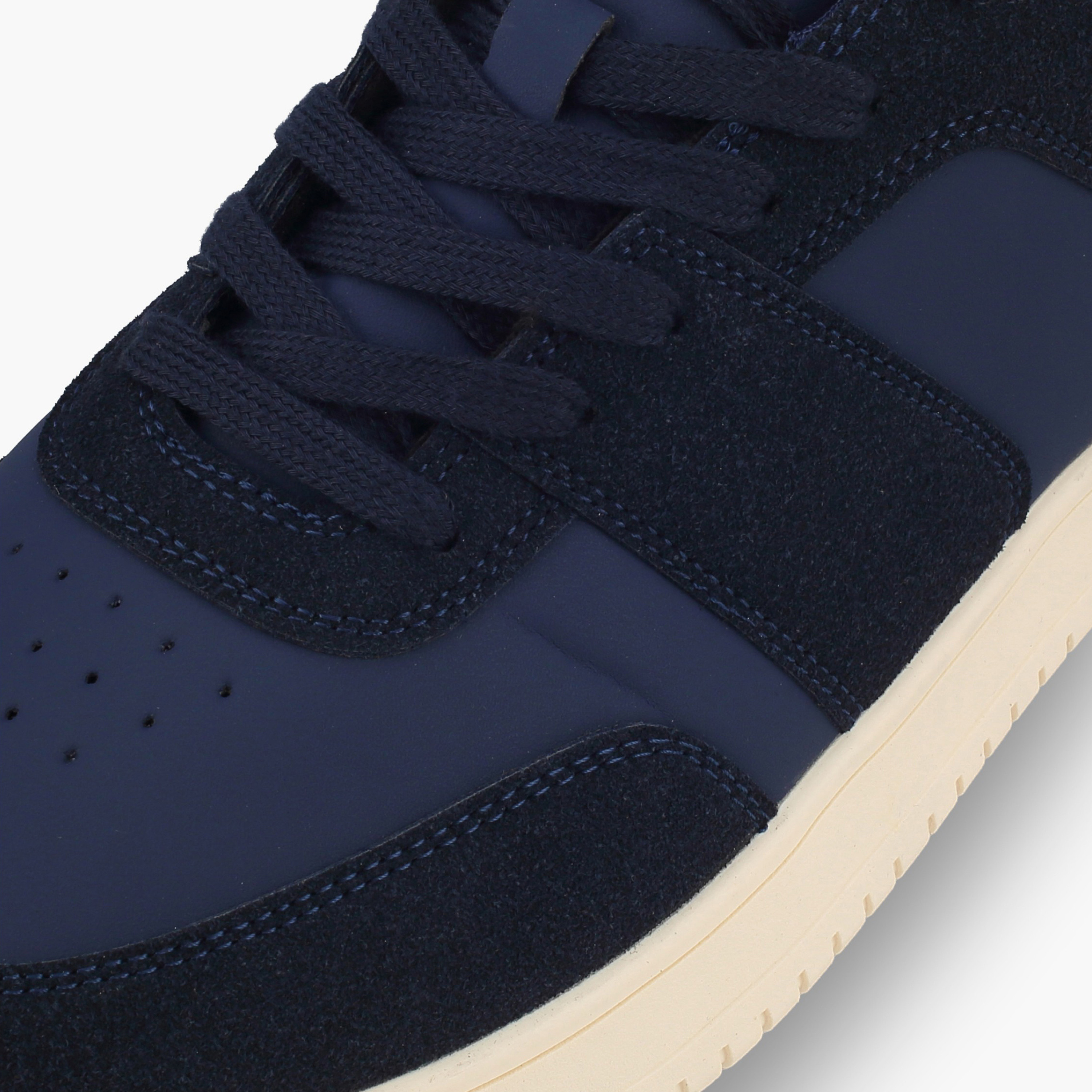حذاء سنيكرز طول الكاحل بألواح ورباط للرجال من أل بي أل من شو إكسبريس-men-shoes-sneakers-image-4