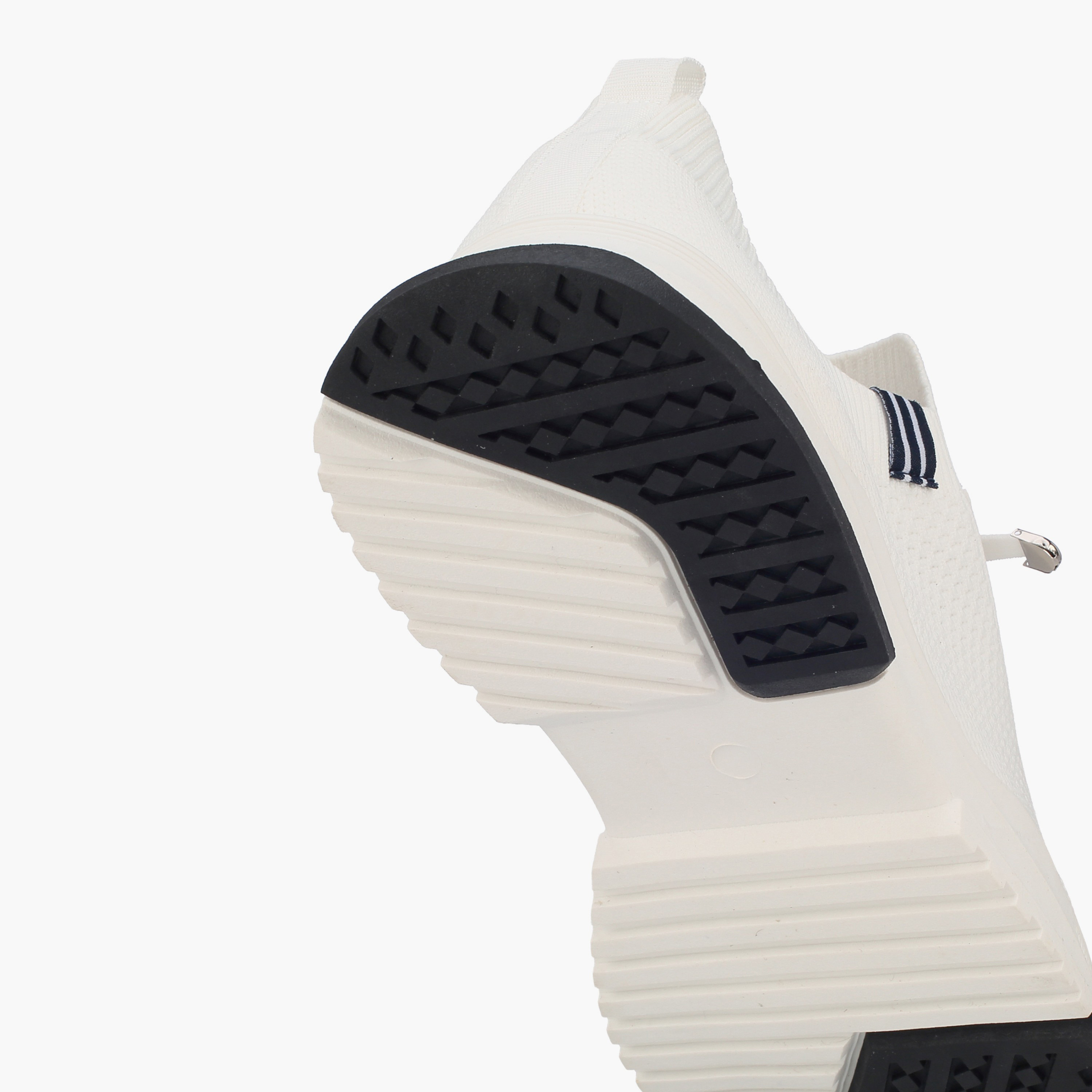حذاء سنيكرز للكاحل برباط إغلاق للرجال من إل بي إل من شو إكسبريس-men-shoes-sneakers-image-5